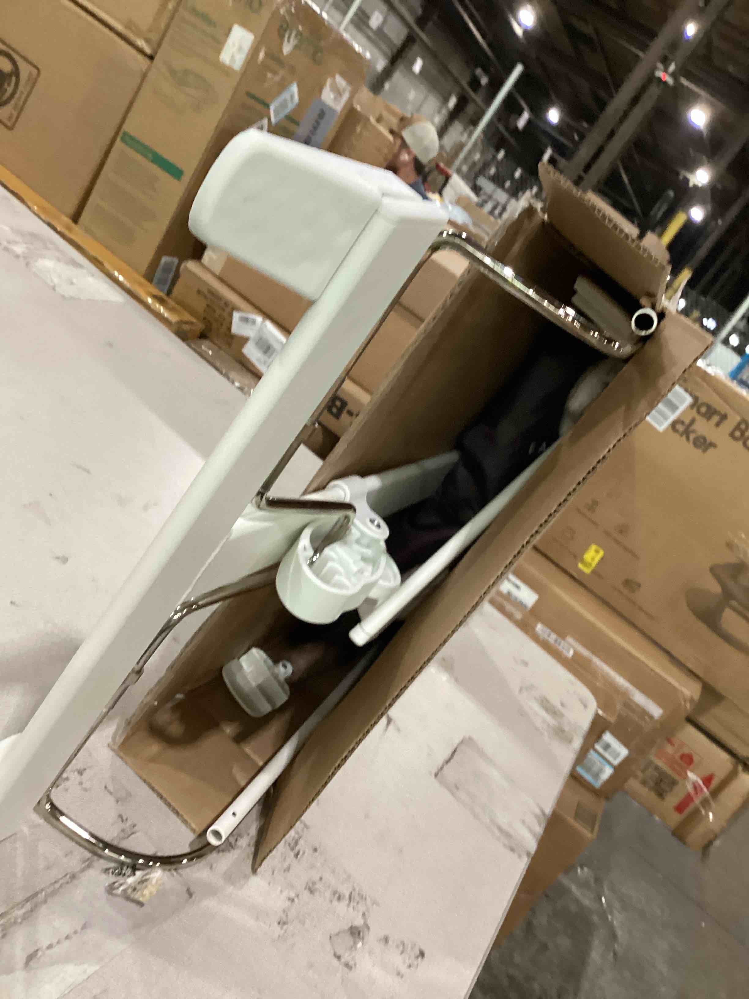 https://s3.amazonaws.com/lotting-images-prod/bidfta/PPE1883467_1746806539042.jpeg