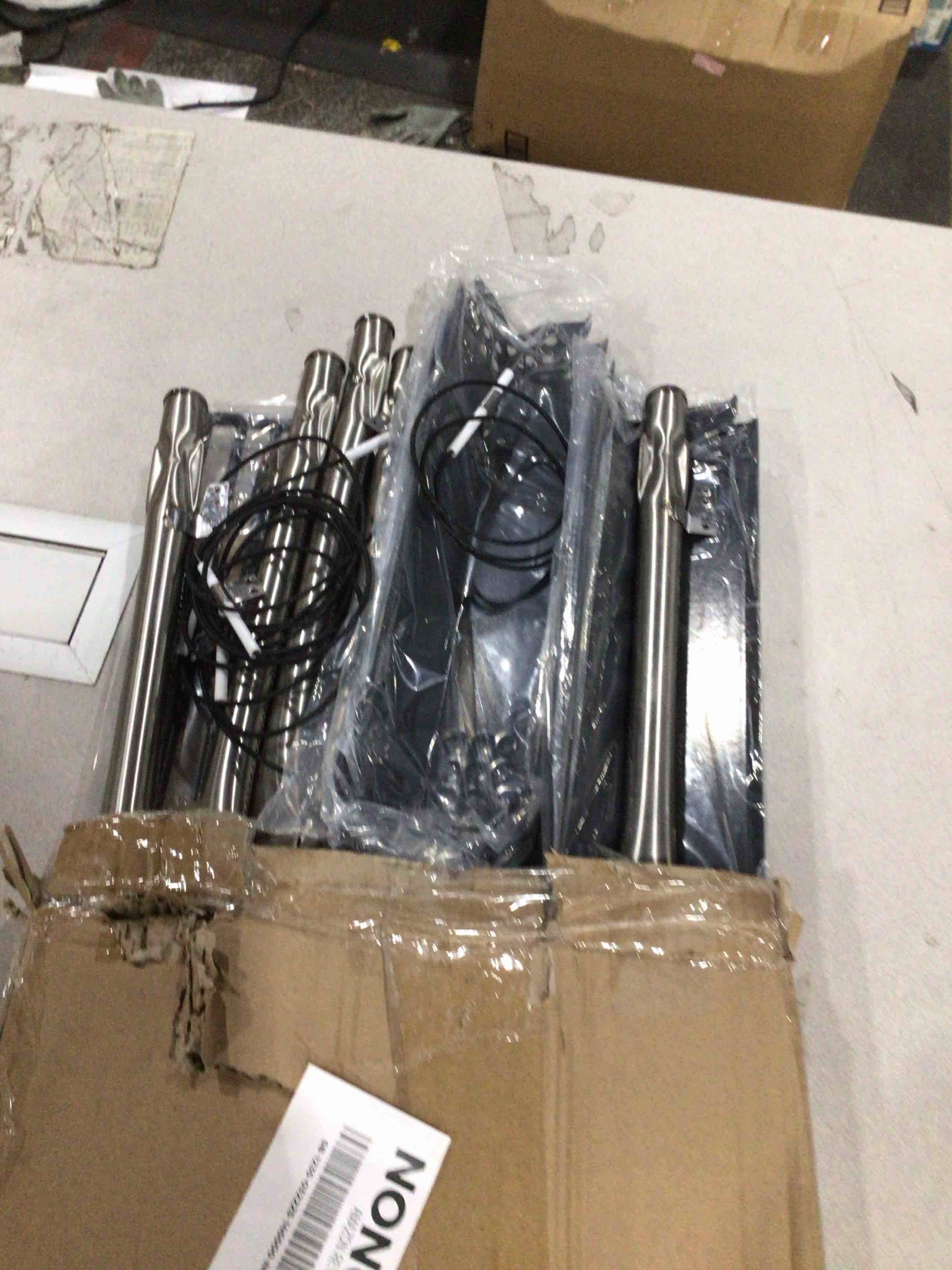 https://s3.amazonaws.com/lotting-images-prod/bidfta/PPE1883989_1748379718157.jpeg