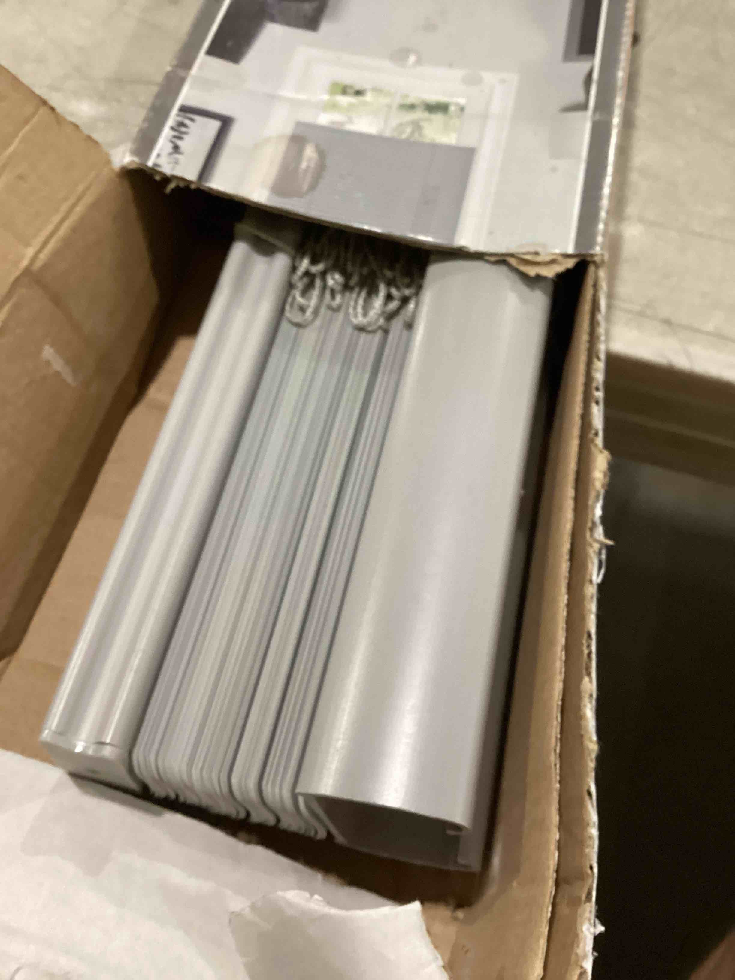https://s3.amazonaws.com/lotting-images-prod/bidfta/PPE1886875_1743609114346.jpeg