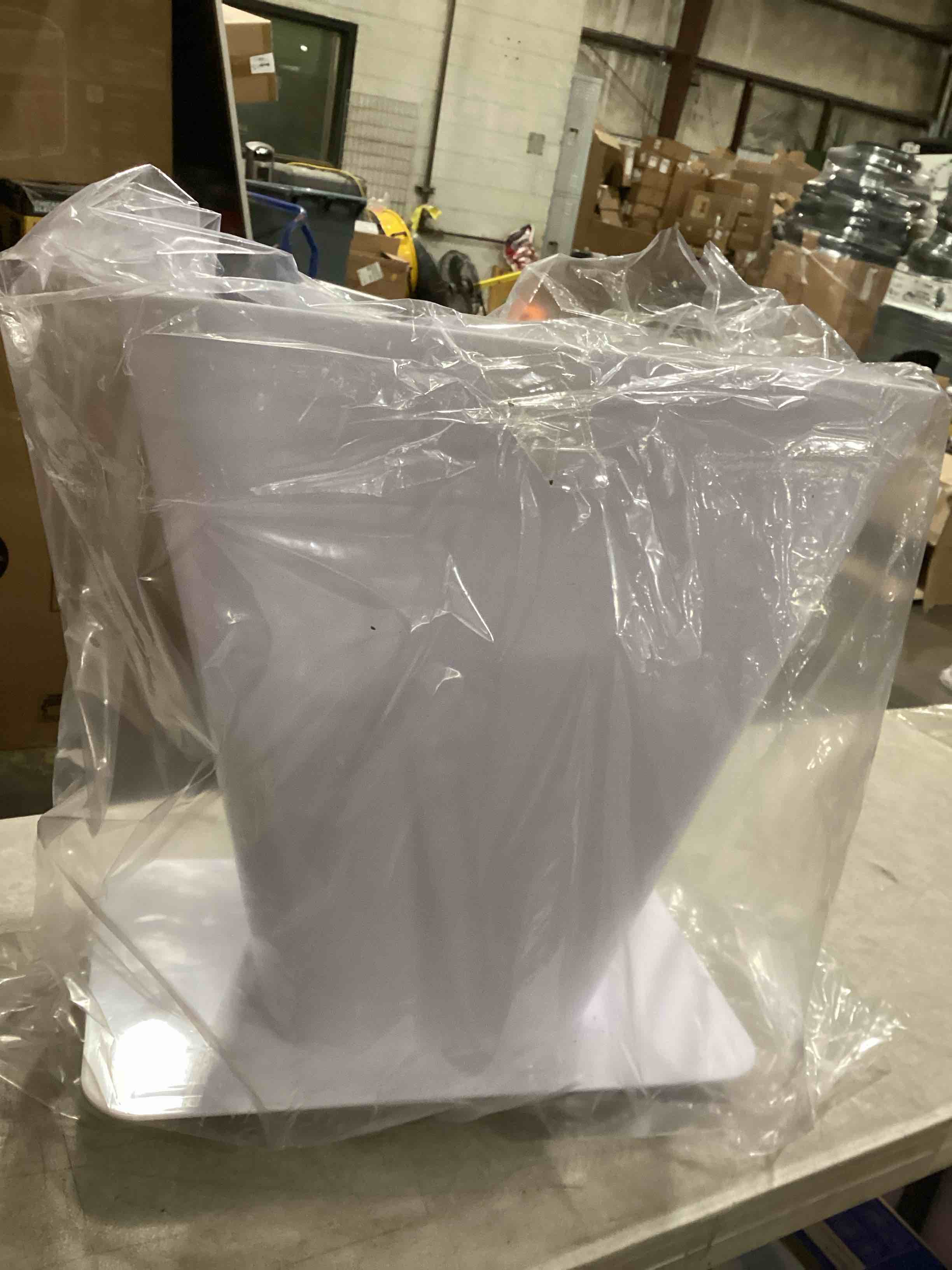 https://s3.amazonaws.com/lotting-images-prod/bidfta/PPE1887175_1744036297585.jpeg