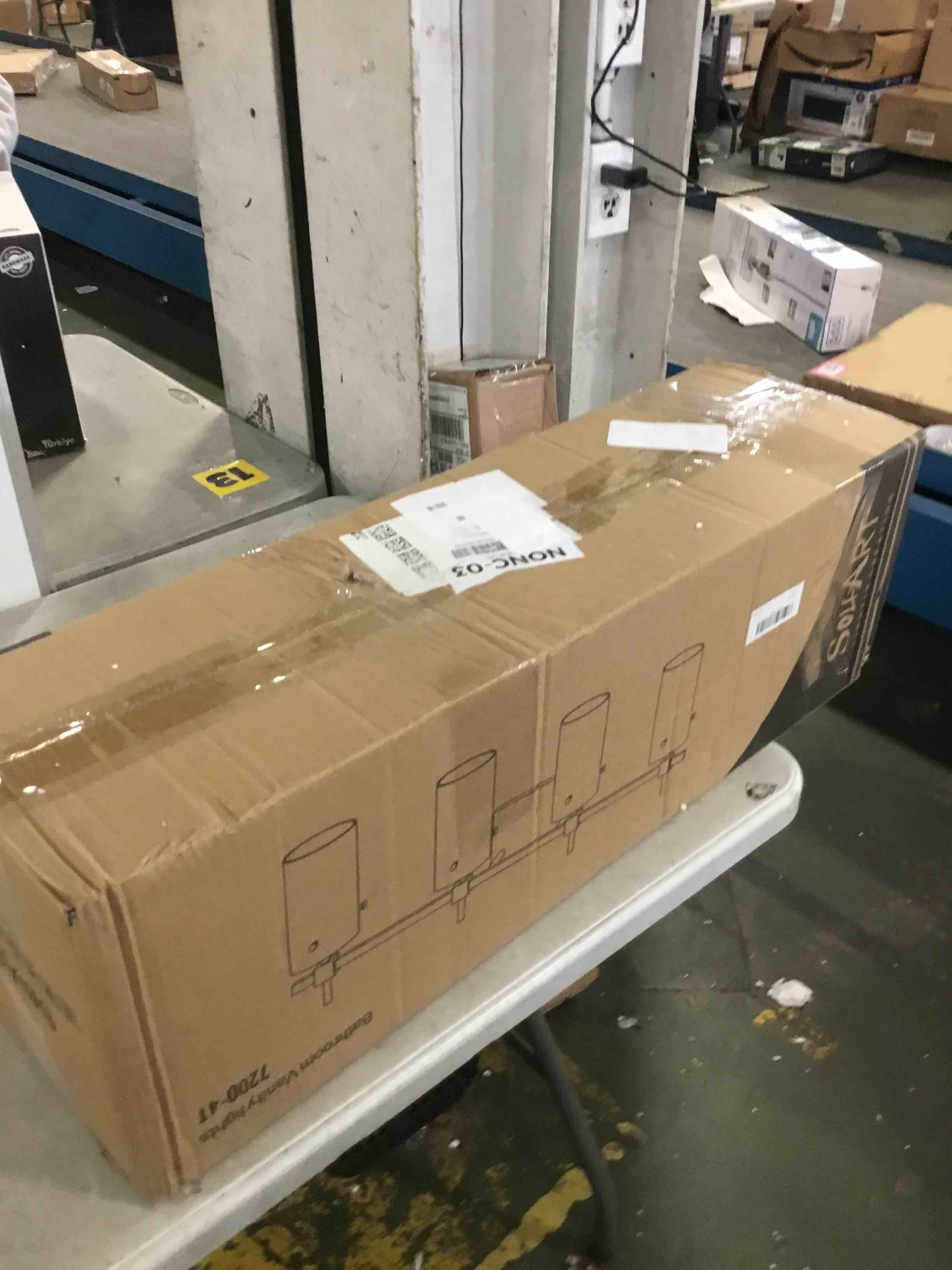 https://s3.amazonaws.com/lotting-images-prod/bidfta/PPE1896426_1735844784111.jpeg