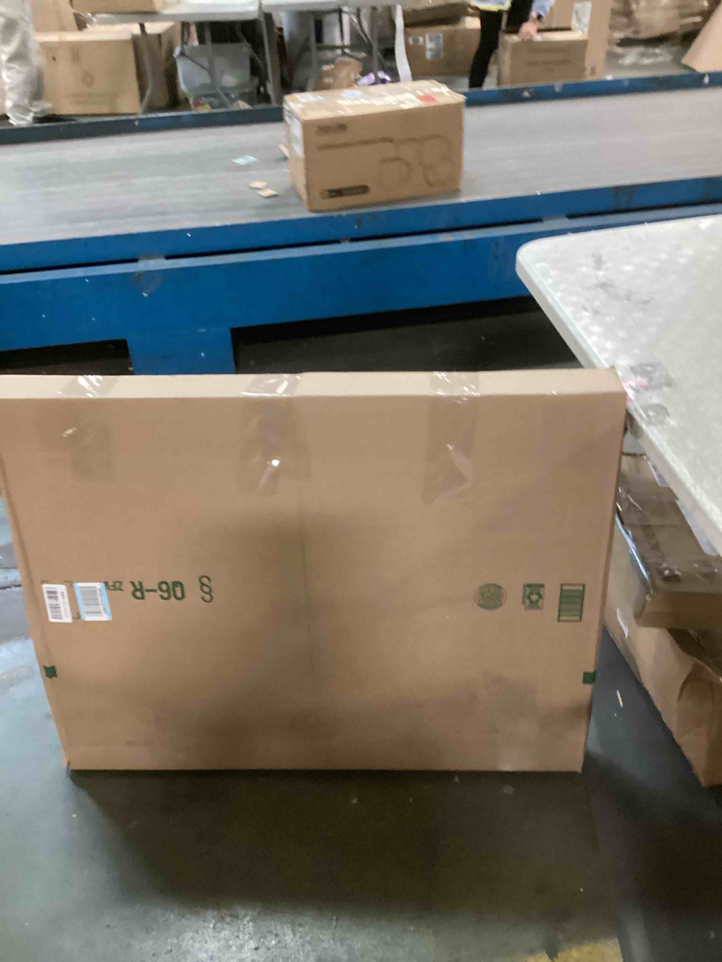 https://s3.amazonaws.com/lotting-images-prod/bidfta/PPE1897027_1733972532752.jpeg