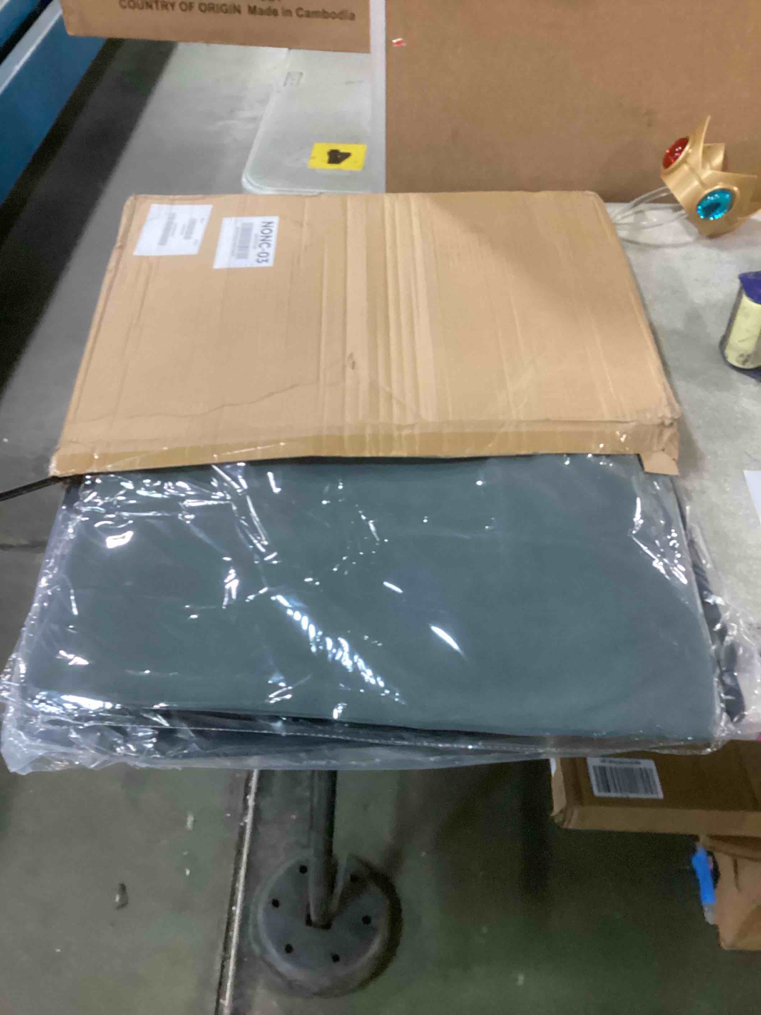 https://s3.amazonaws.com/lotting-images-prod/bidfta/PPE1897306_1734127845135.jpeg