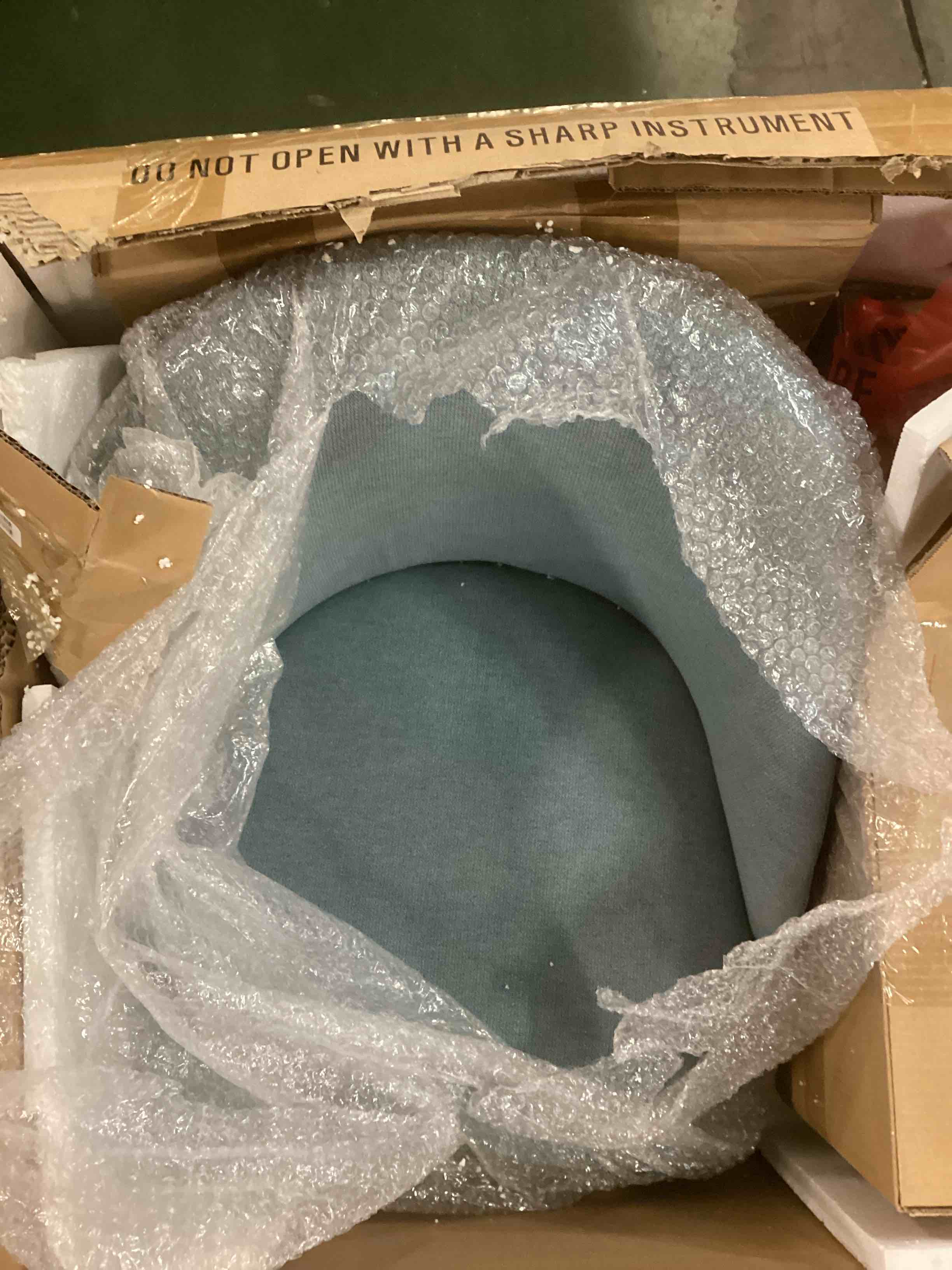 https://s3.amazonaws.com/lotting-images-prod/bidfta/PPE1897346_1734133949875.jpeg