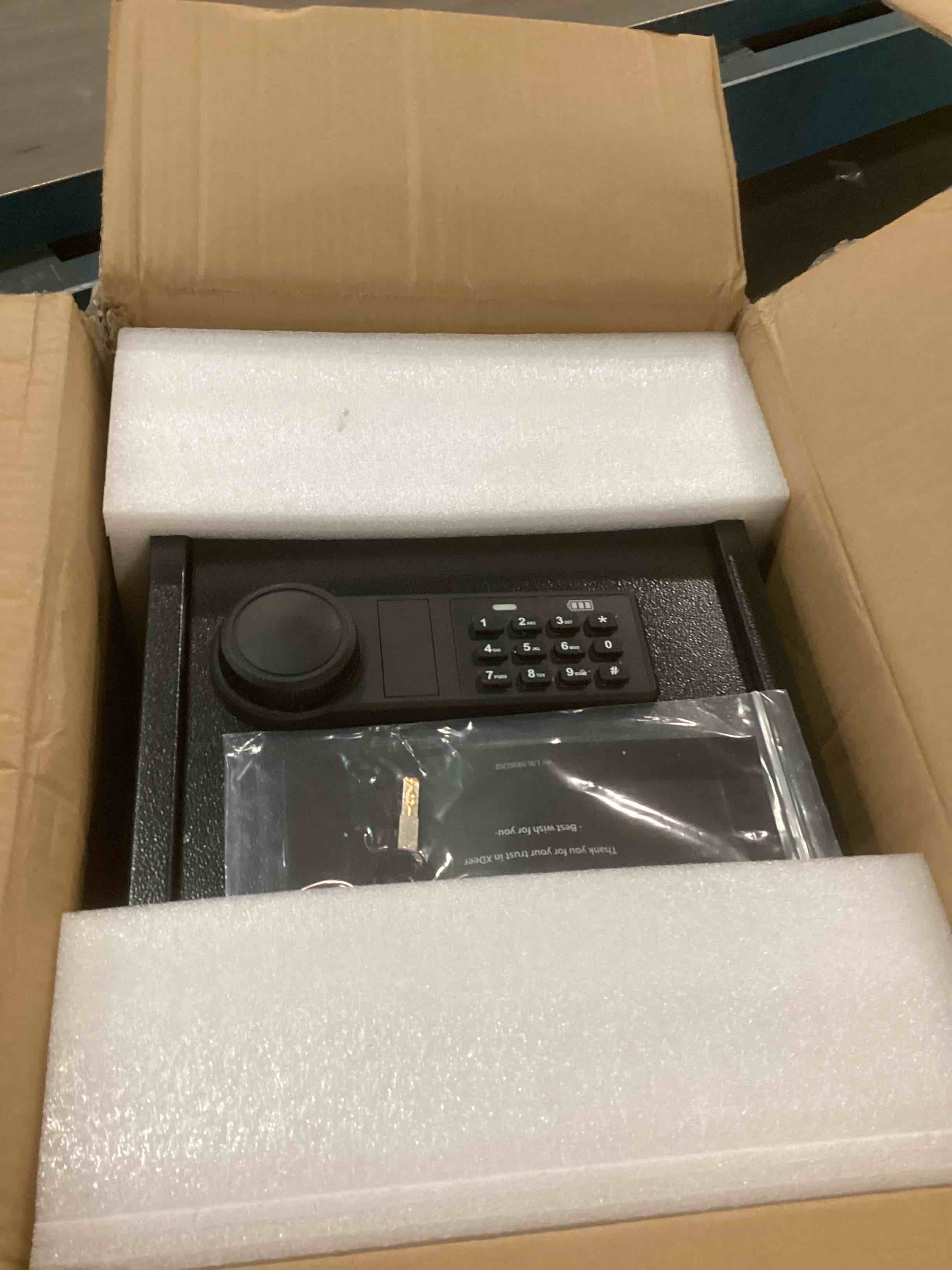 https://s3.amazonaws.com/lotting-images-prod/bidfta/PPE1897392_1734144161750.jpeg
