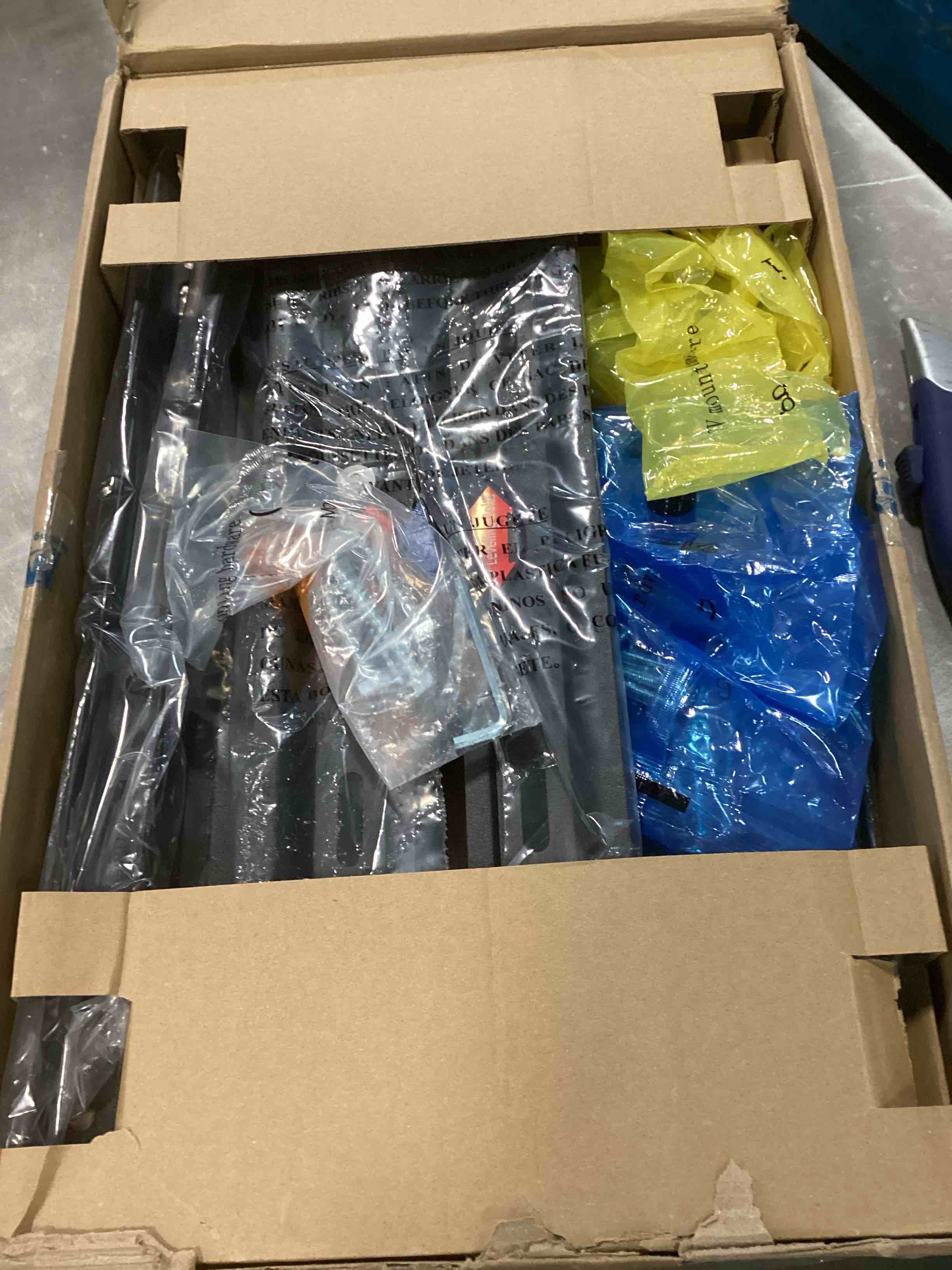 https://s3.amazonaws.com/lotting-images-prod/bidfta/PPE1897530_1734181148882.jpeg