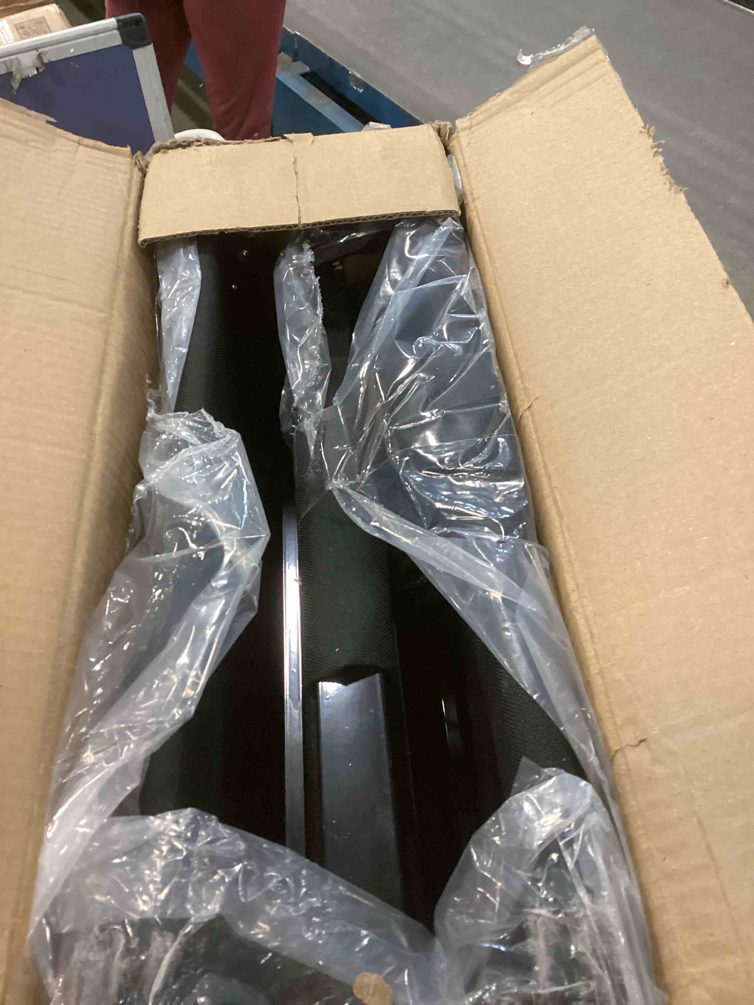 https://s3.amazonaws.com/lotting-images-prod/bidfta/PPE1897643_1734197485474.jpeg