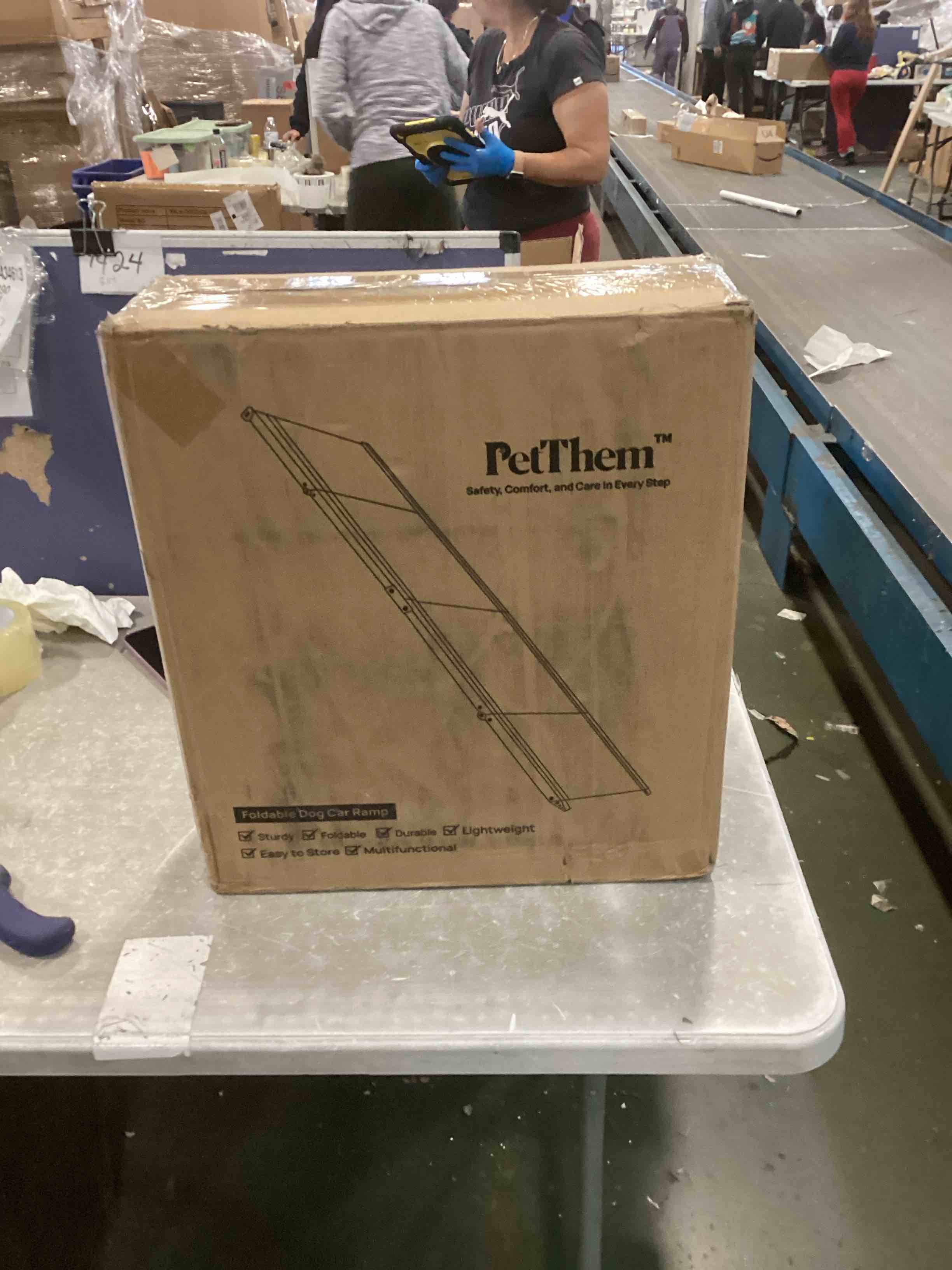 https://s3.amazonaws.com/lotting-images-prod/bidfta/PPE1897643_1734197504752.jpeg