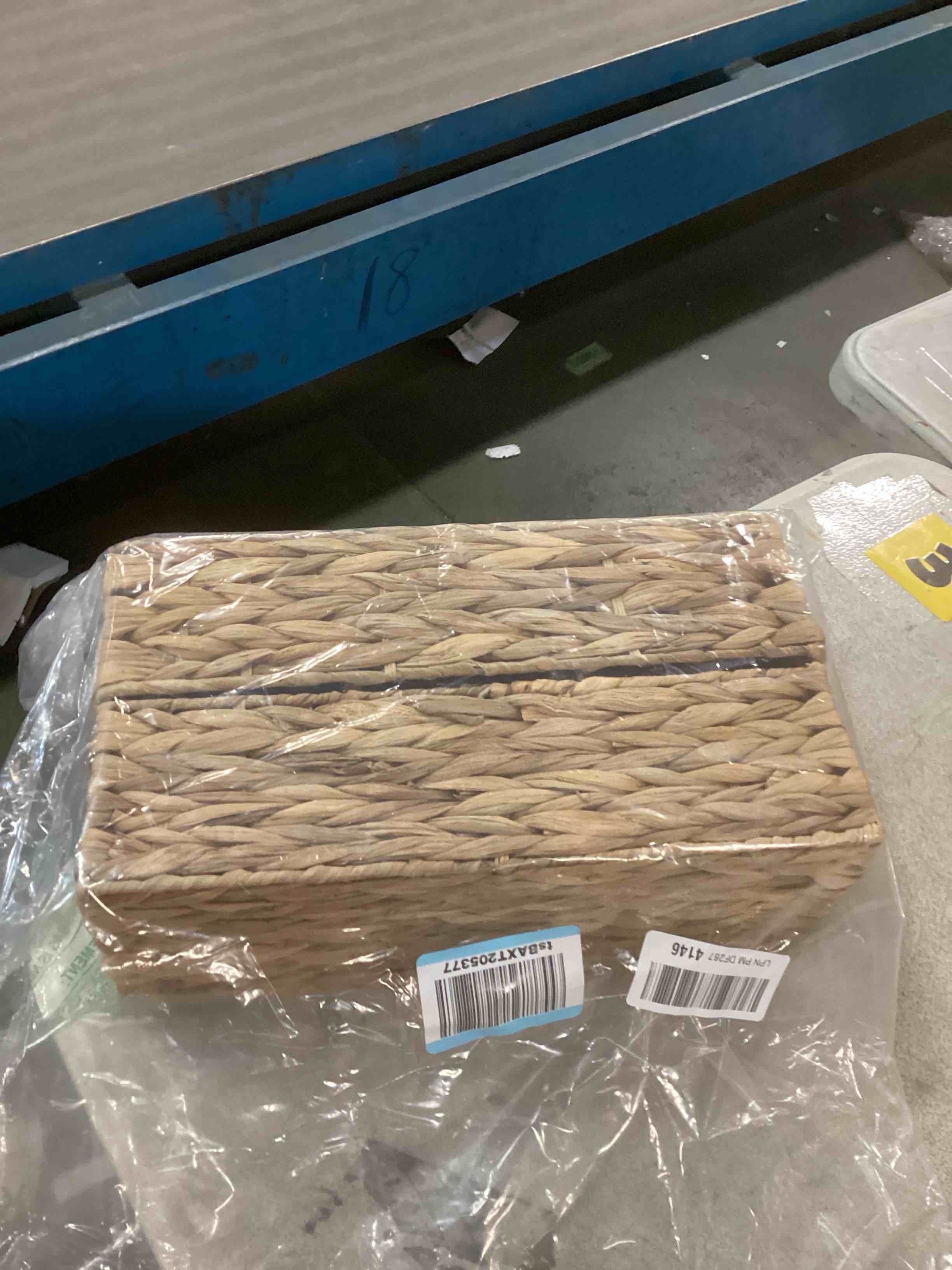 https://s3.amazonaws.com/lotting-images-prod/bidfta/PPE1898044_1734500743907.jpeg