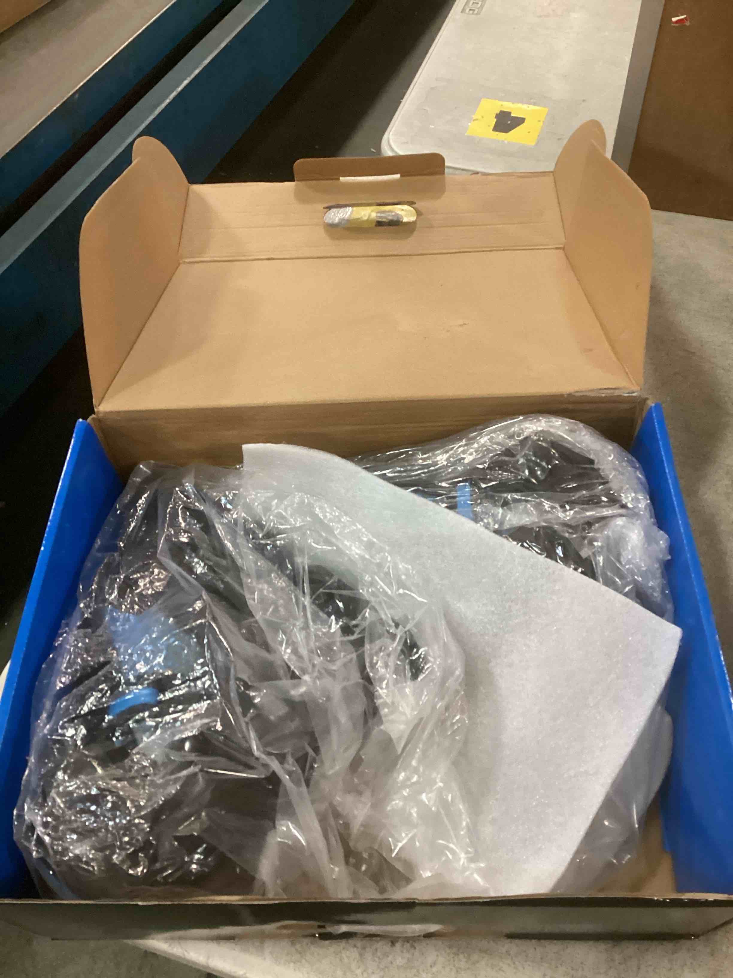 https://s3.amazonaws.com/lotting-images-prod/bidfta/PPE1898387_1734656847024.jpeg