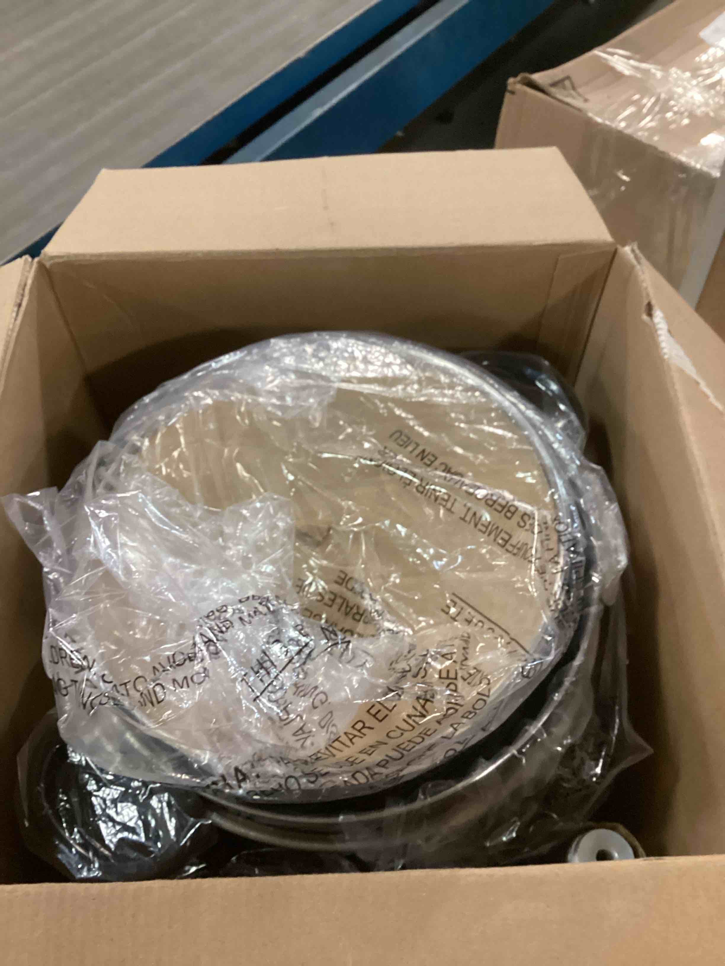 https://s3.amazonaws.com/lotting-images-prod/bidfta/PPE1899002_1735604394913.jpeg