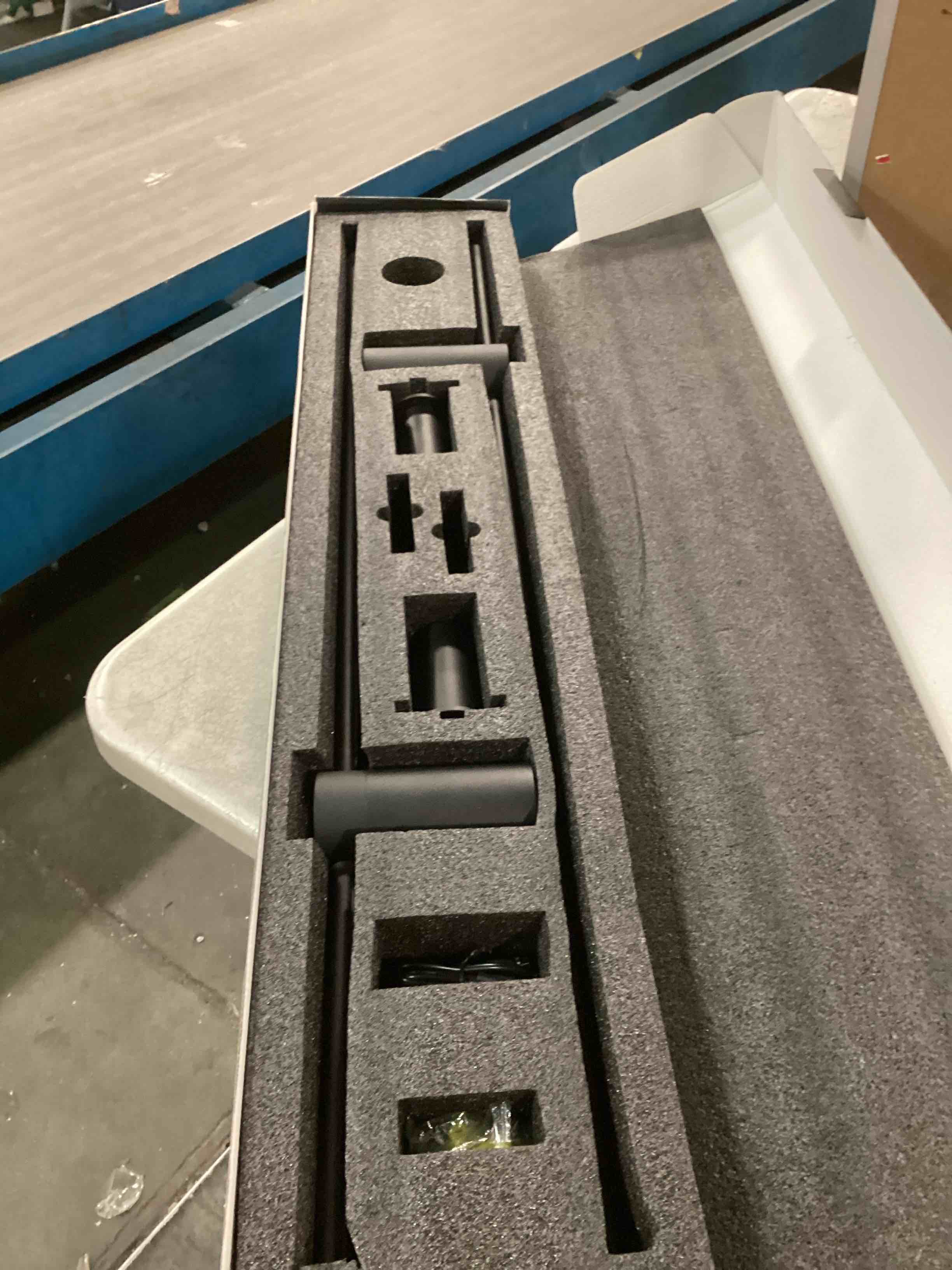 https://s3.amazonaws.com/lotting-images-prod/bidfta/PPE1899089_1735616731207.jpeg