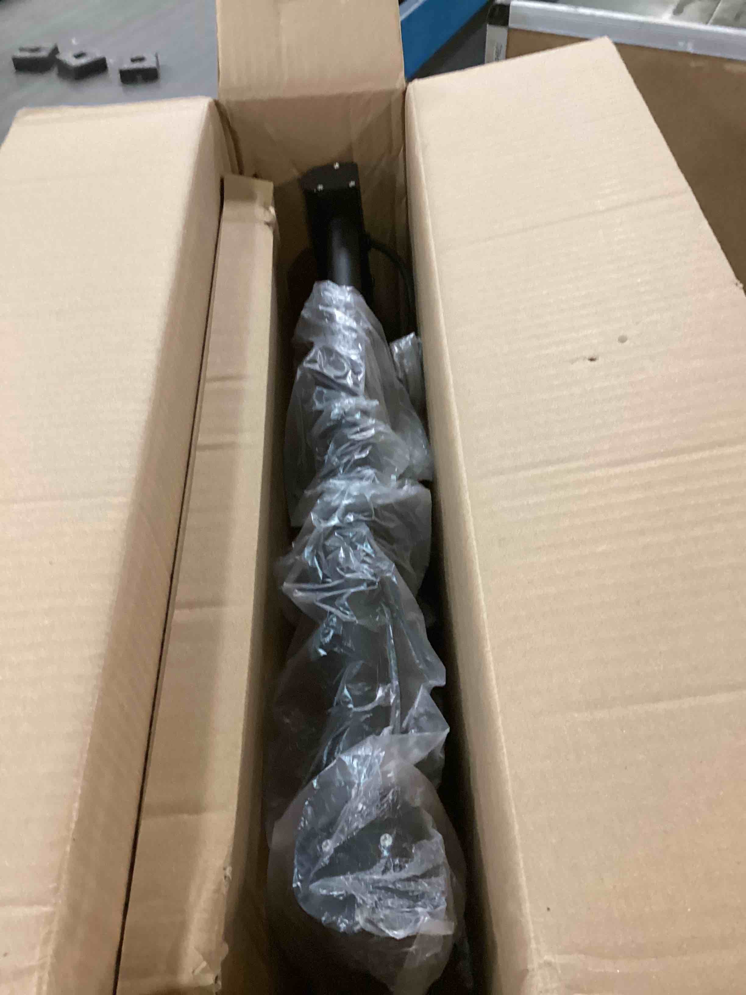 https://s3.amazonaws.com/lotting-images-prod/bidfta/PPE1899158_1735682940421.jpeg