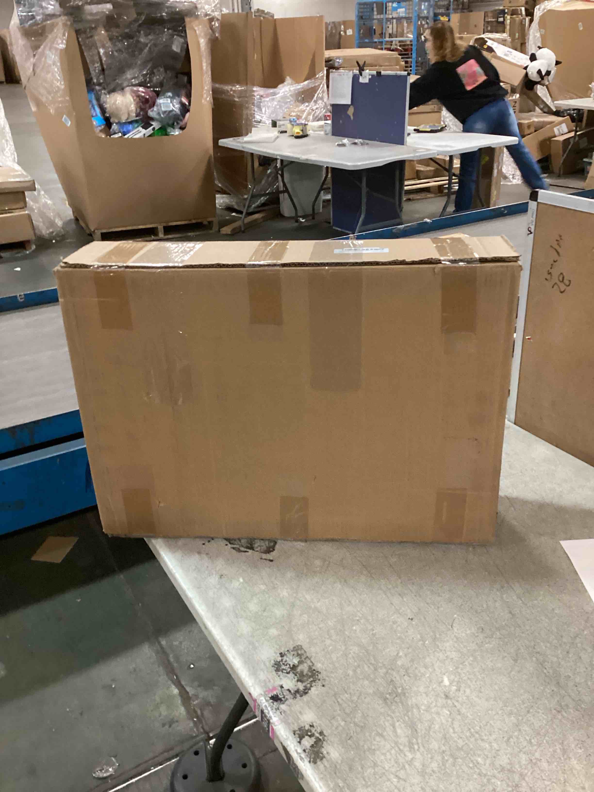 https://s3.amazonaws.com/lotting-images-prod/bidfta/PPE1899158_1735682955346.jpeg