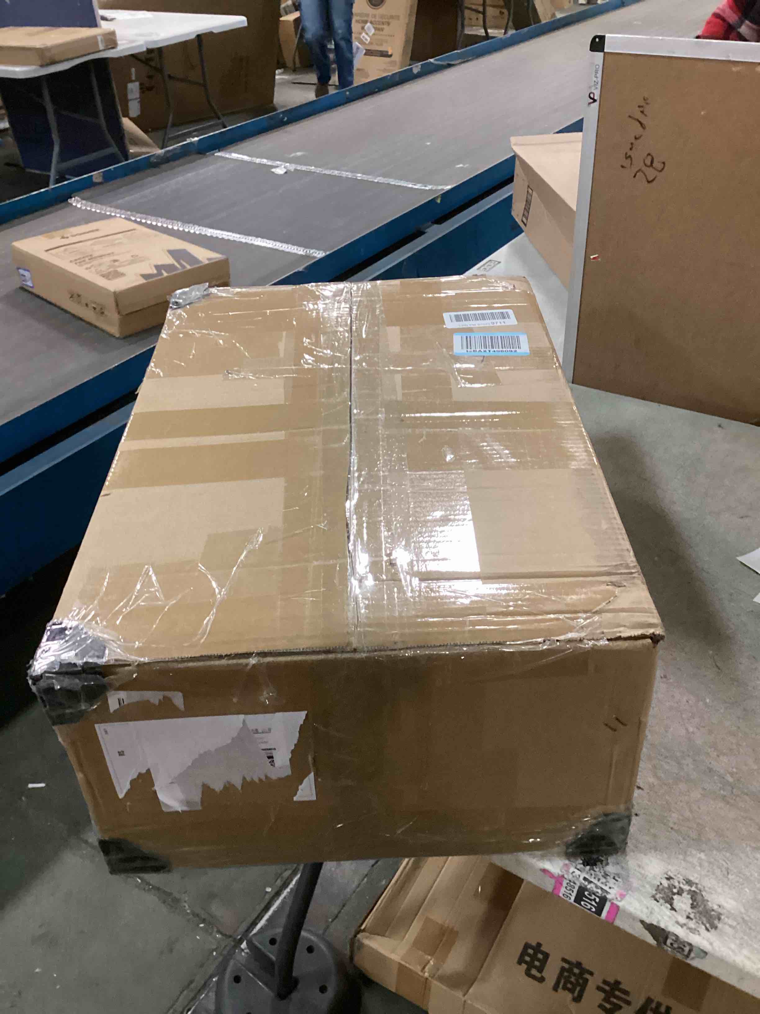 https://s3.amazonaws.com/lotting-images-prod/bidfta/PPE1899186_1735685755329.jpeg