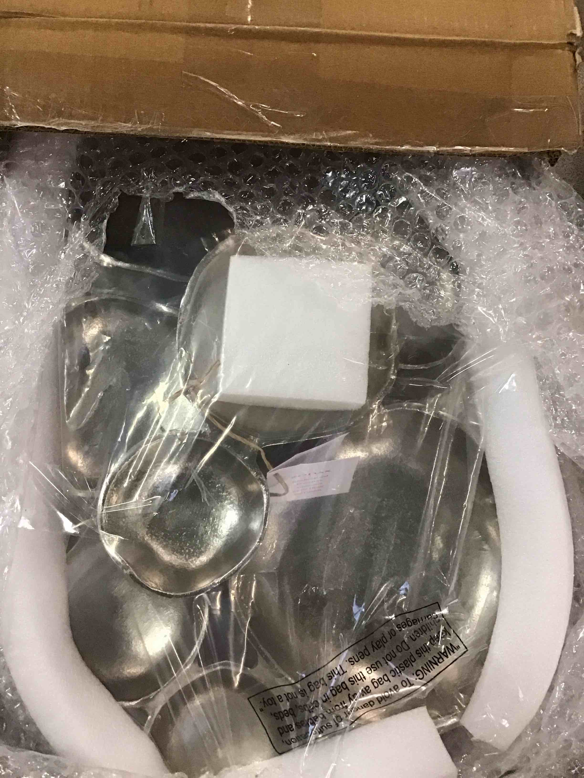 https://s3.amazonaws.com/lotting-images-prod/bidfta/PPE1899391_1735855337366.jpeg