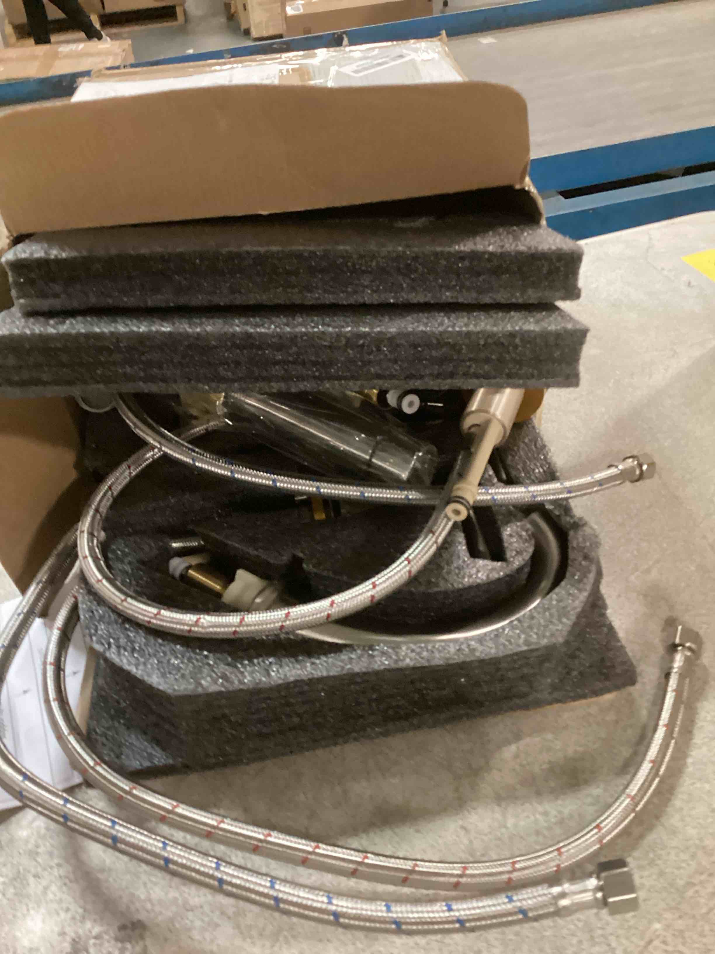 https://s3.amazonaws.com/lotting-images-prod/bidfta/PPE1899706_1735955873766.jpeg