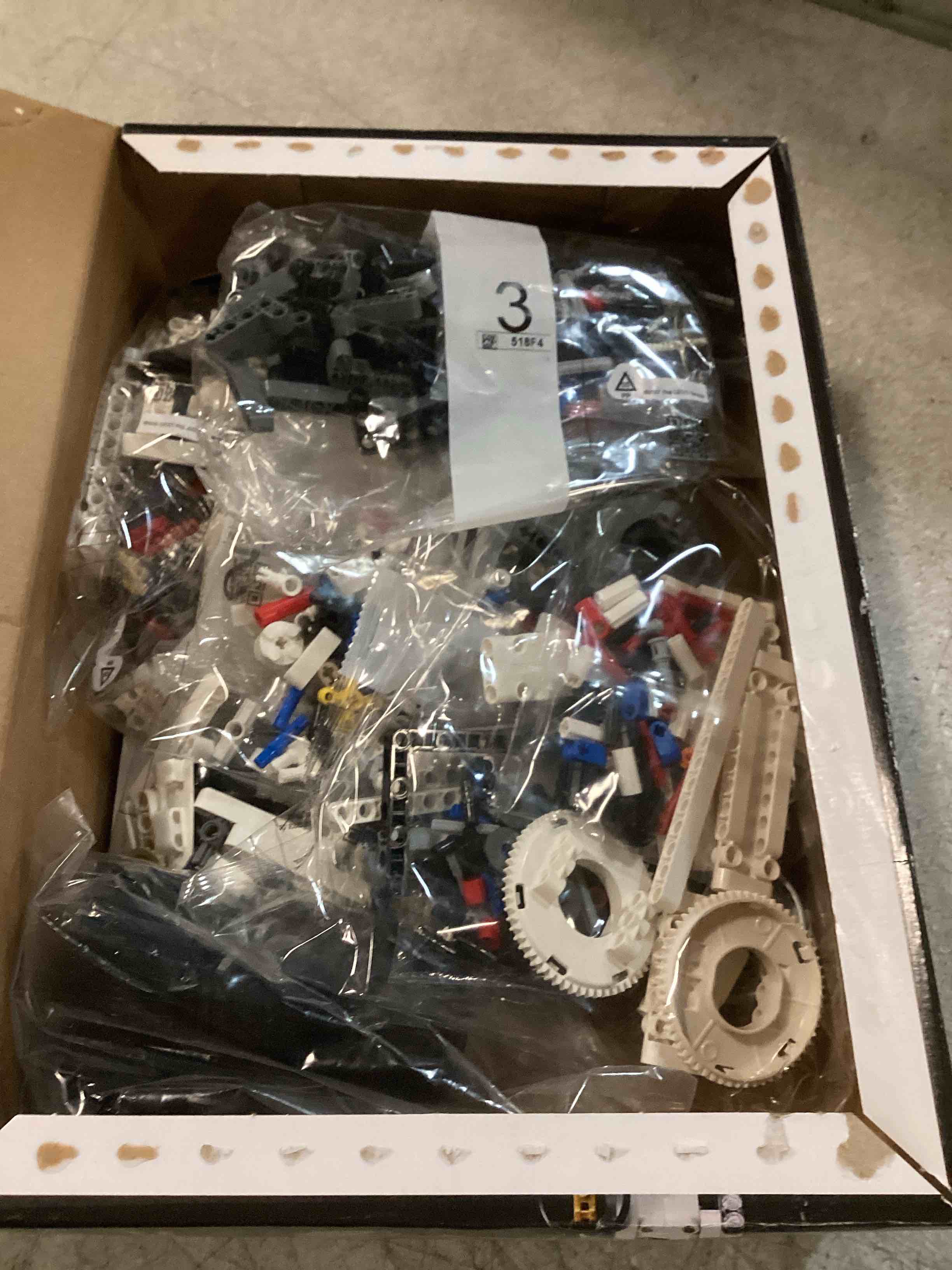 https://s3.amazonaws.com/lotting-images-prod/bidfta/PPE1900123_1736770262440.jpeg