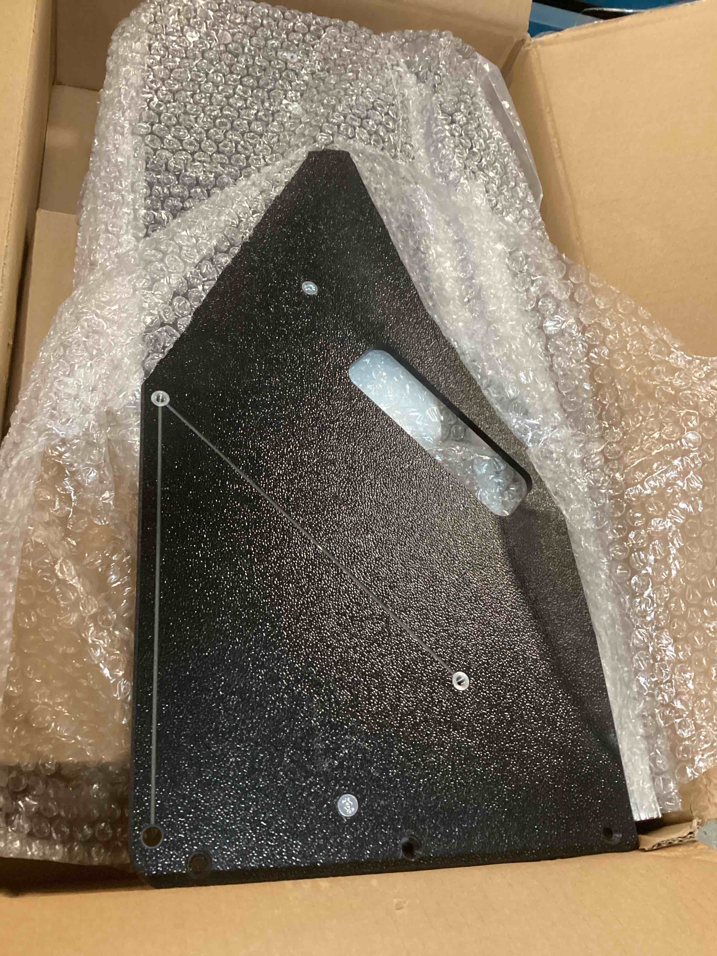 https://s3.amazonaws.com/lotting-images-prod/bidfta/PPE1900770_1736966031783.jpeg