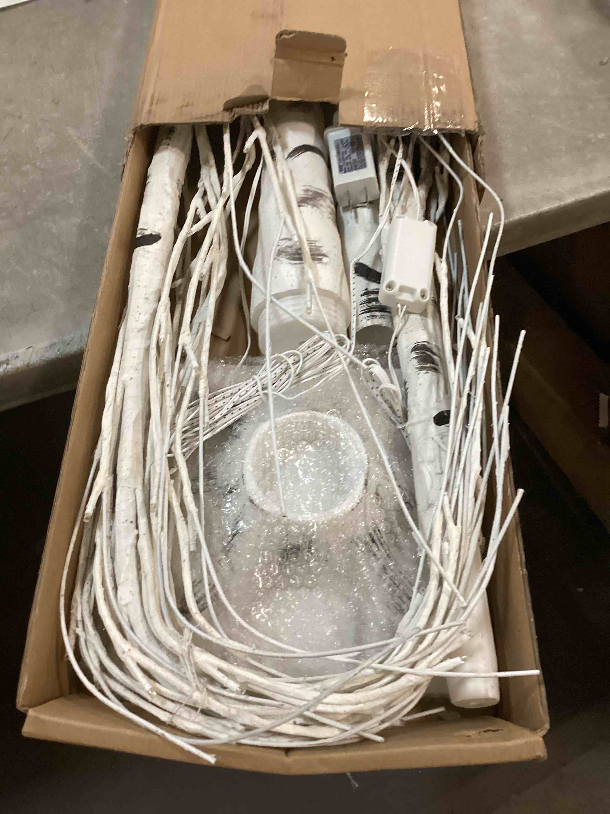 https://s3.amazonaws.com/lotting-images-prod/bidfta/PPE1900879_1737033970445.jpeg