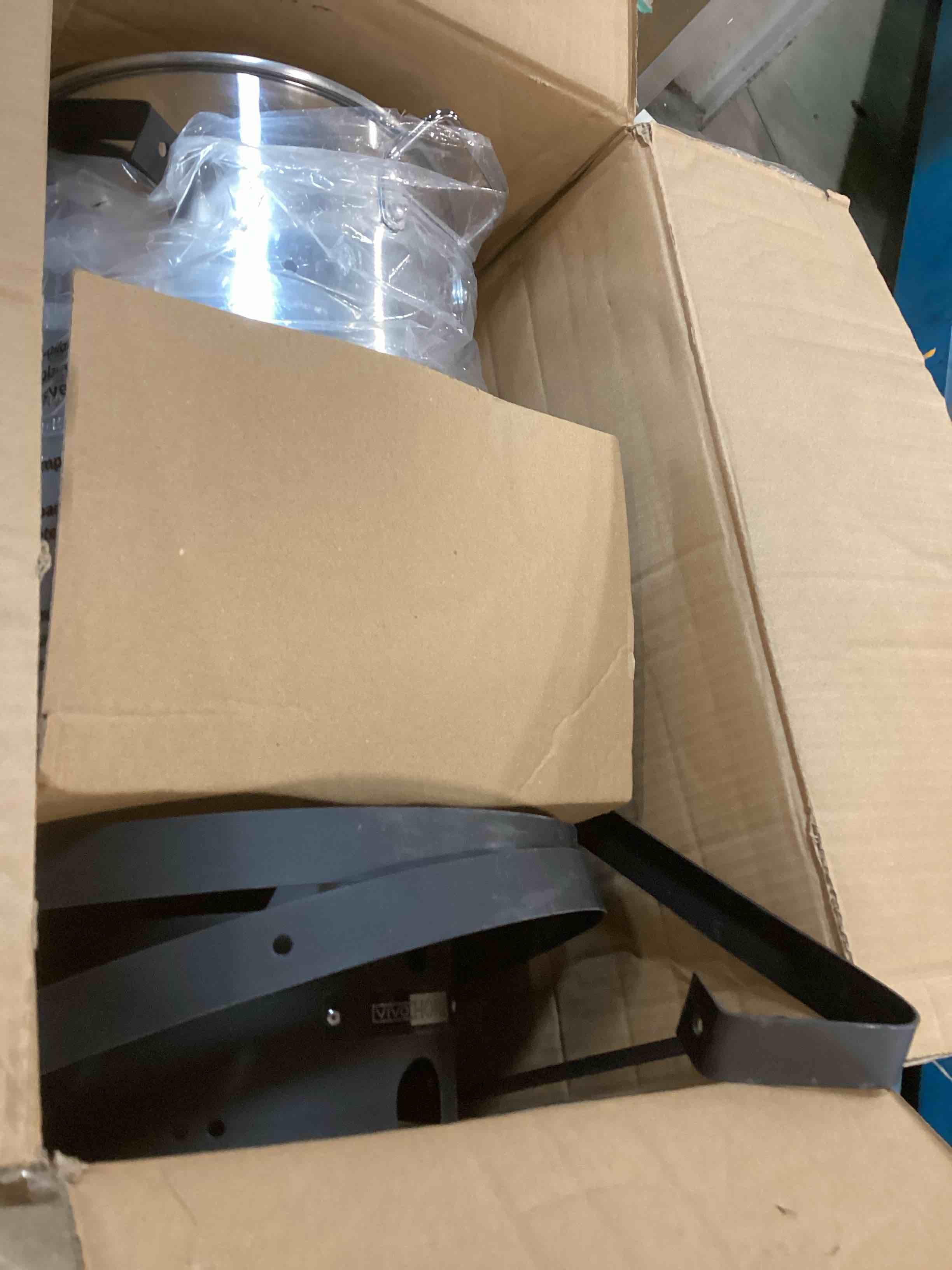 https://s3.amazonaws.com/lotting-images-prod/bidfta/PPE1901098_1737056578008.jpeg