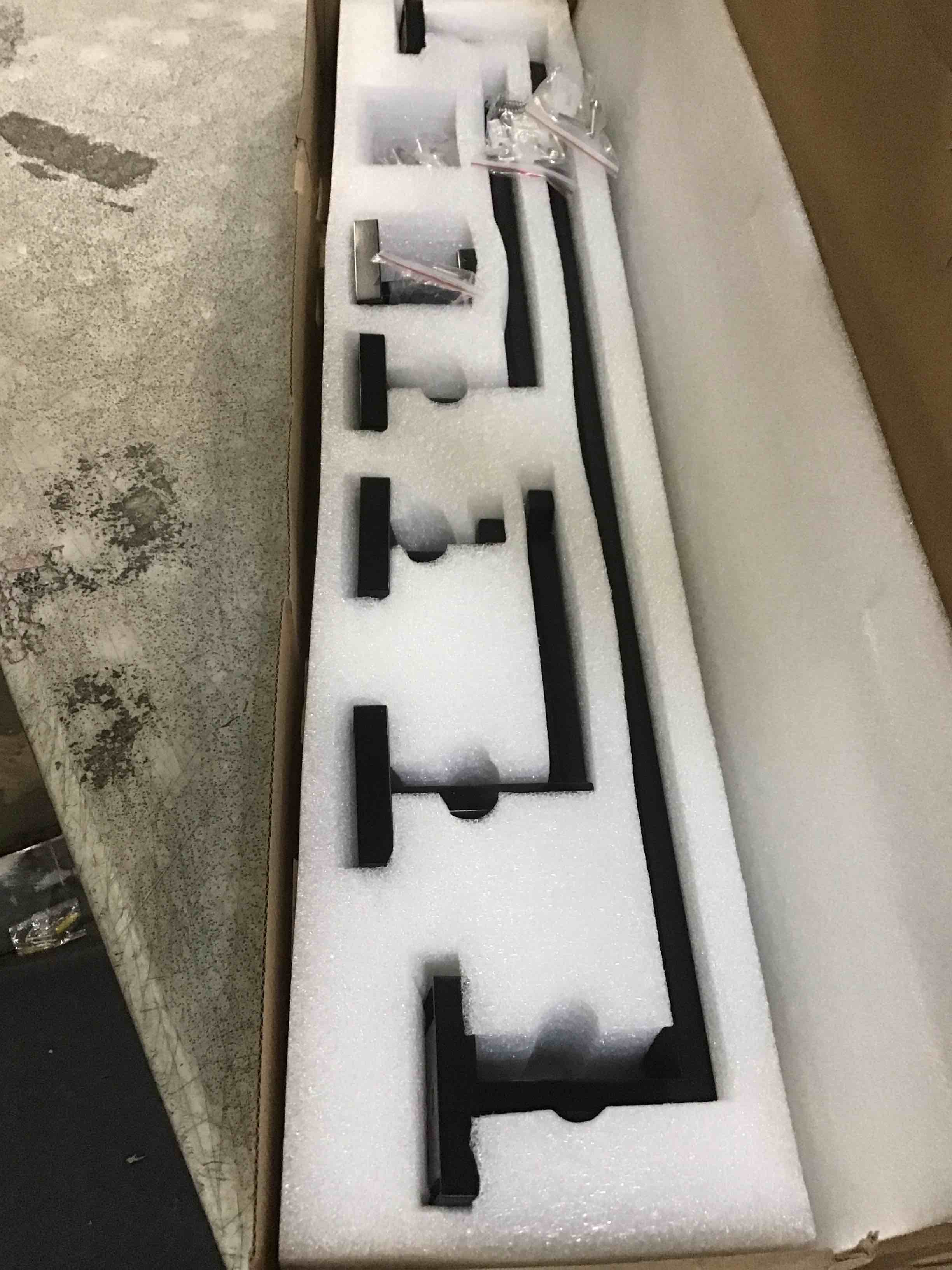 https://s3.amazonaws.com/lotting-images-prod/bidfta/PPE1902203_1737565834600.jpeg