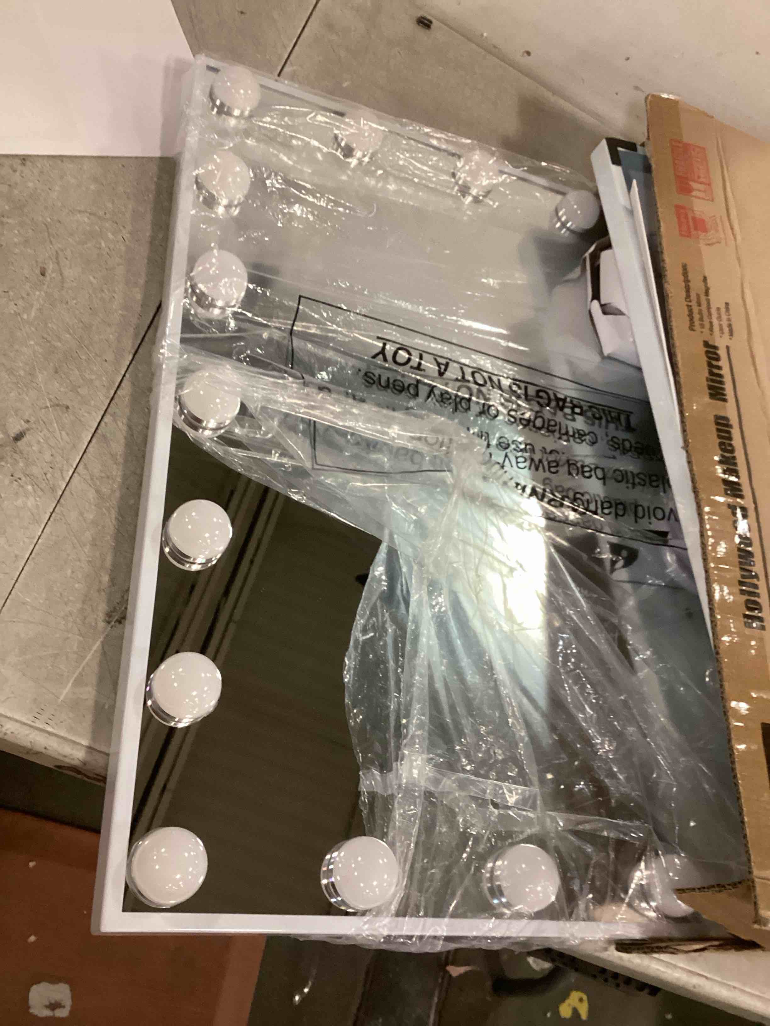 https://s3.amazonaws.com/lotting-images-prod/bidfta/PPE1902377_1737638461059.jpeg