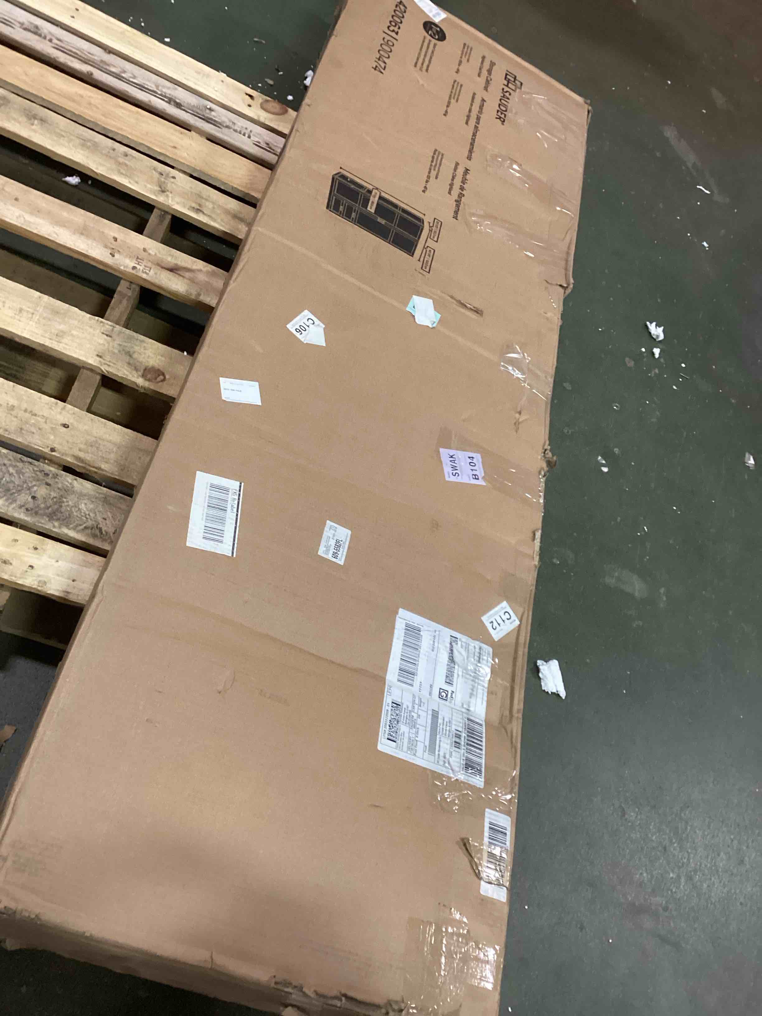 https://s3.amazonaws.com/lotting-images-prod/bidfta/PPE1903016_1735660730577.jpeg
