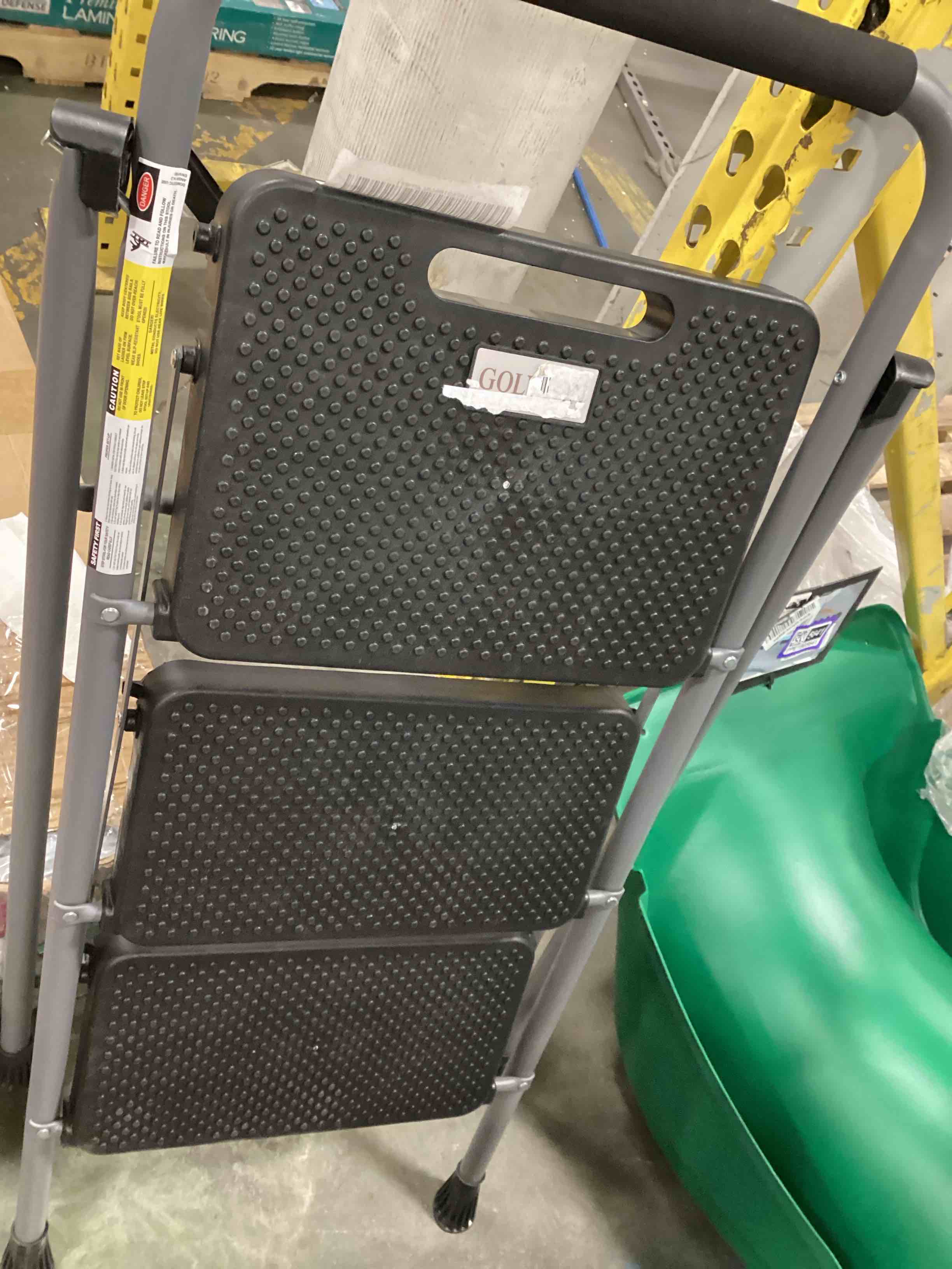 https://s3.amazonaws.com/lotting-images-prod/bidfta/PPE1905637_1738677426571.jpeg