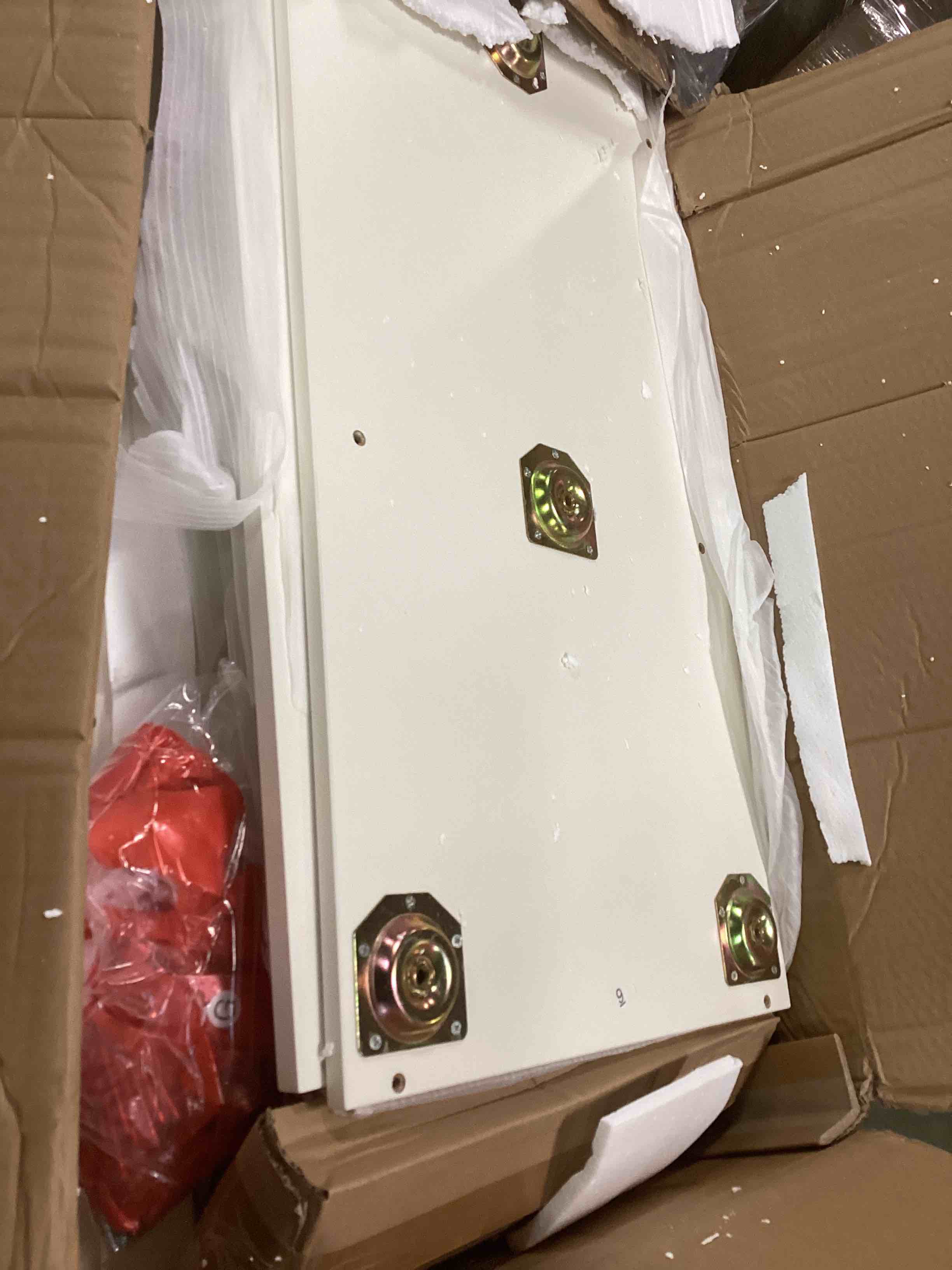 https://s3.amazonaws.com/lotting-images-prod/bidfta/PPE1906447_1734554072451.jpeg
