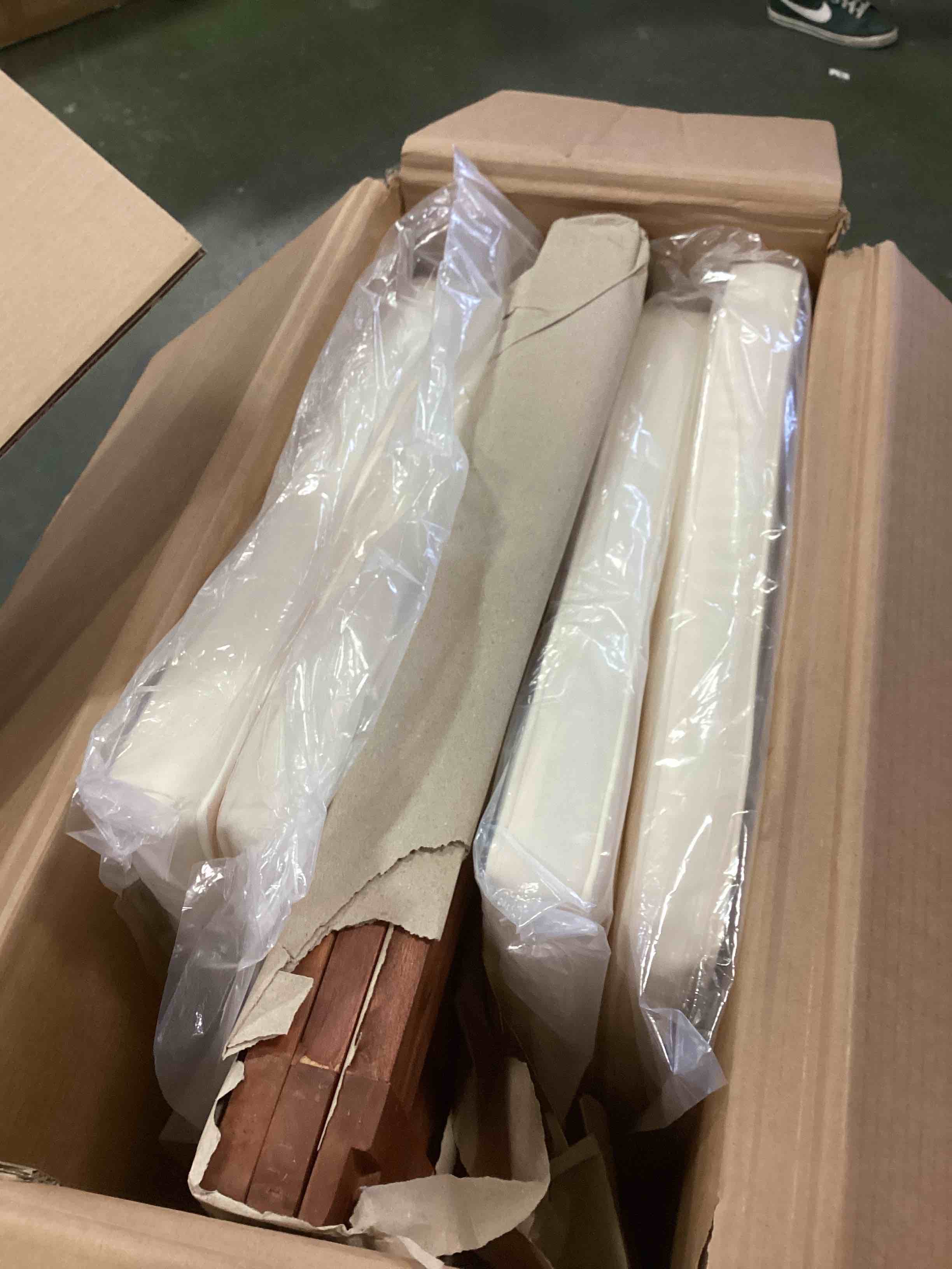 https://s3.amazonaws.com/lotting-images-prod/bidfta/PPE1906811_1735324830619.jpeg
