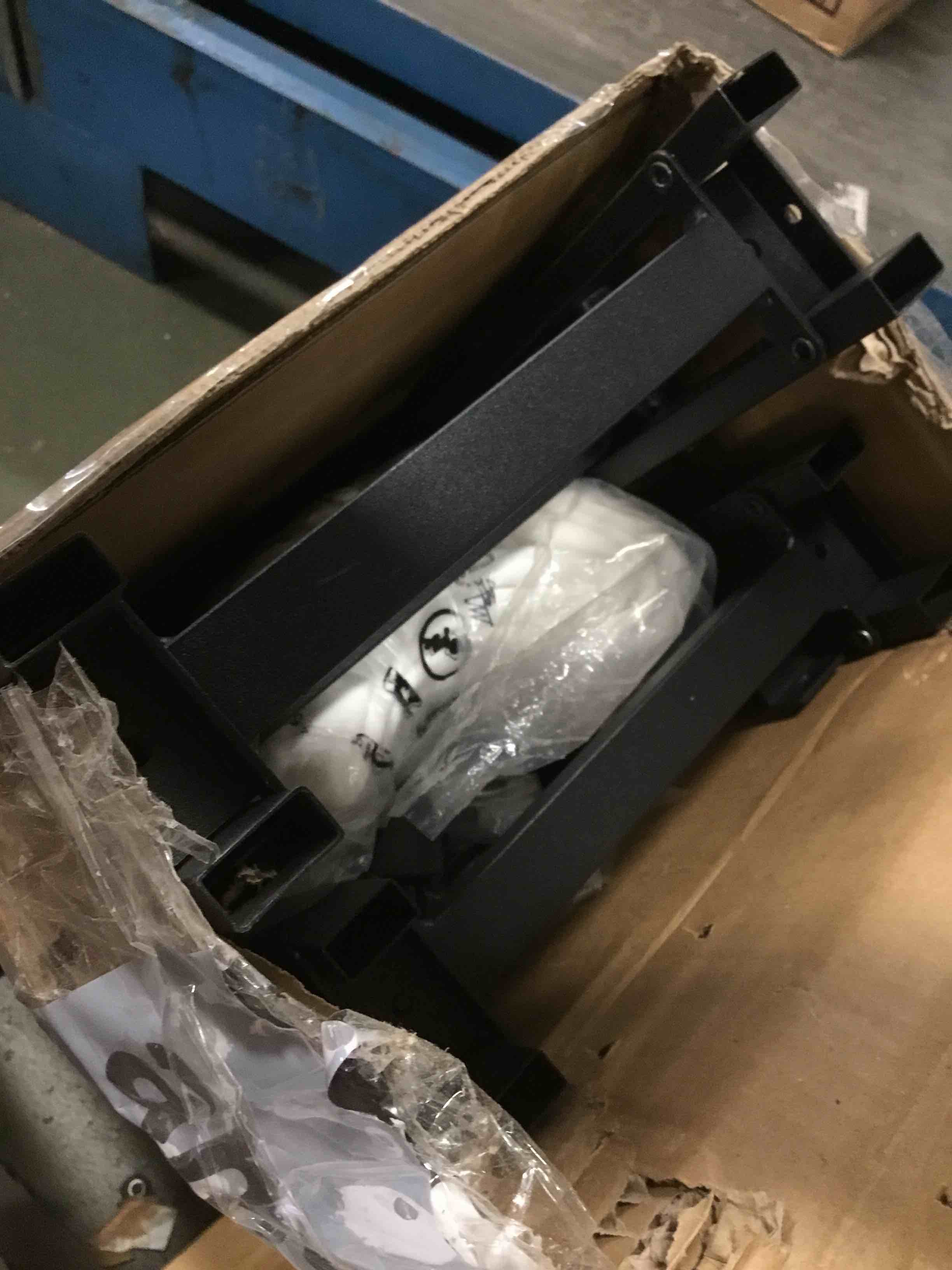 https://s3.amazonaws.com/lotting-images-prod/bidfta/PPE1909681_1733759541990.jpeg