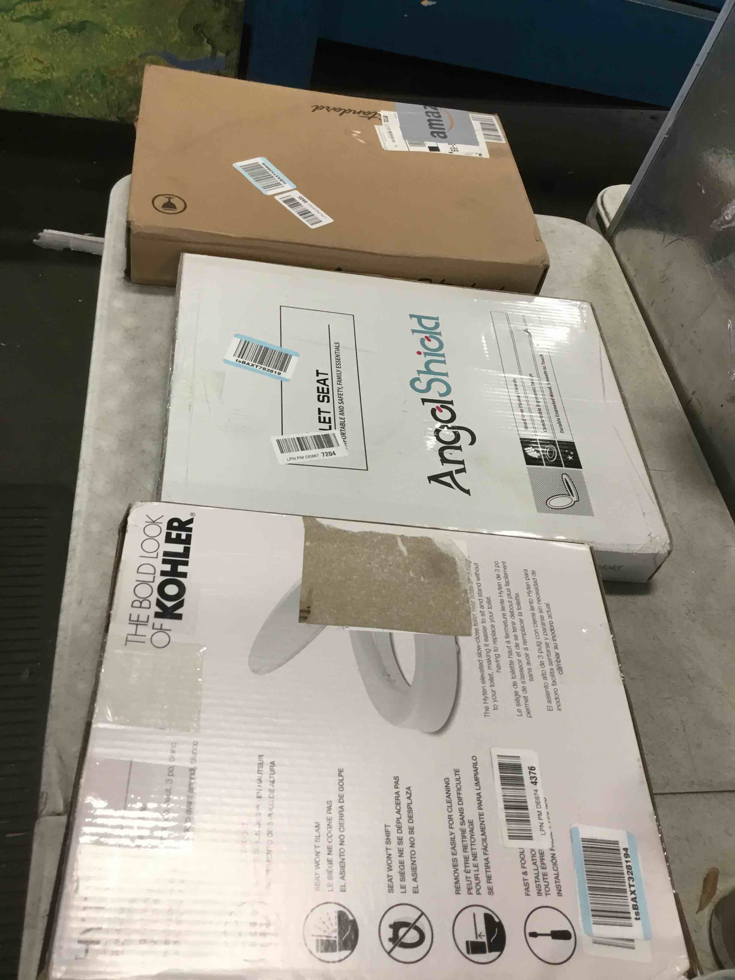 Assortment of Round Bowl Seats, fits all round toilets, different styles and different sizes, from different brands,