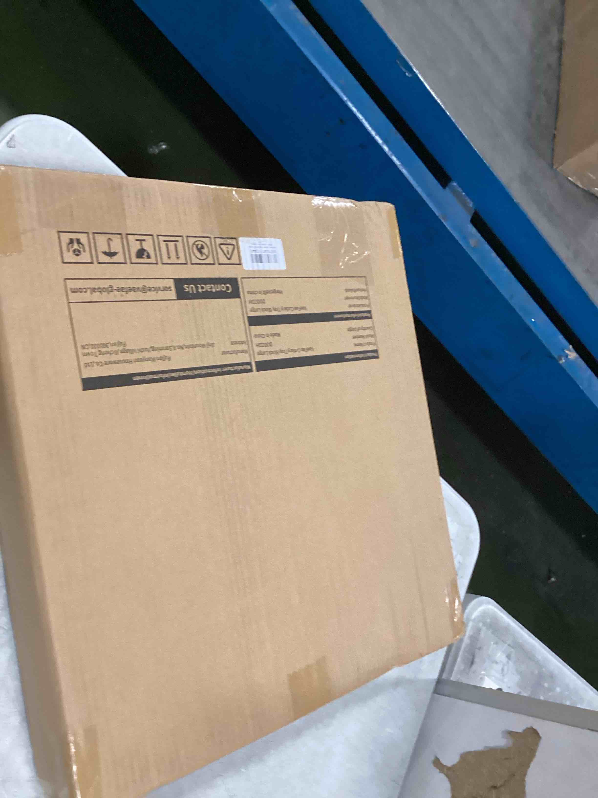 https://s3.amazonaws.com/lotting-images-prod/bidfta/PPE1936267_1743684023540.jpeg