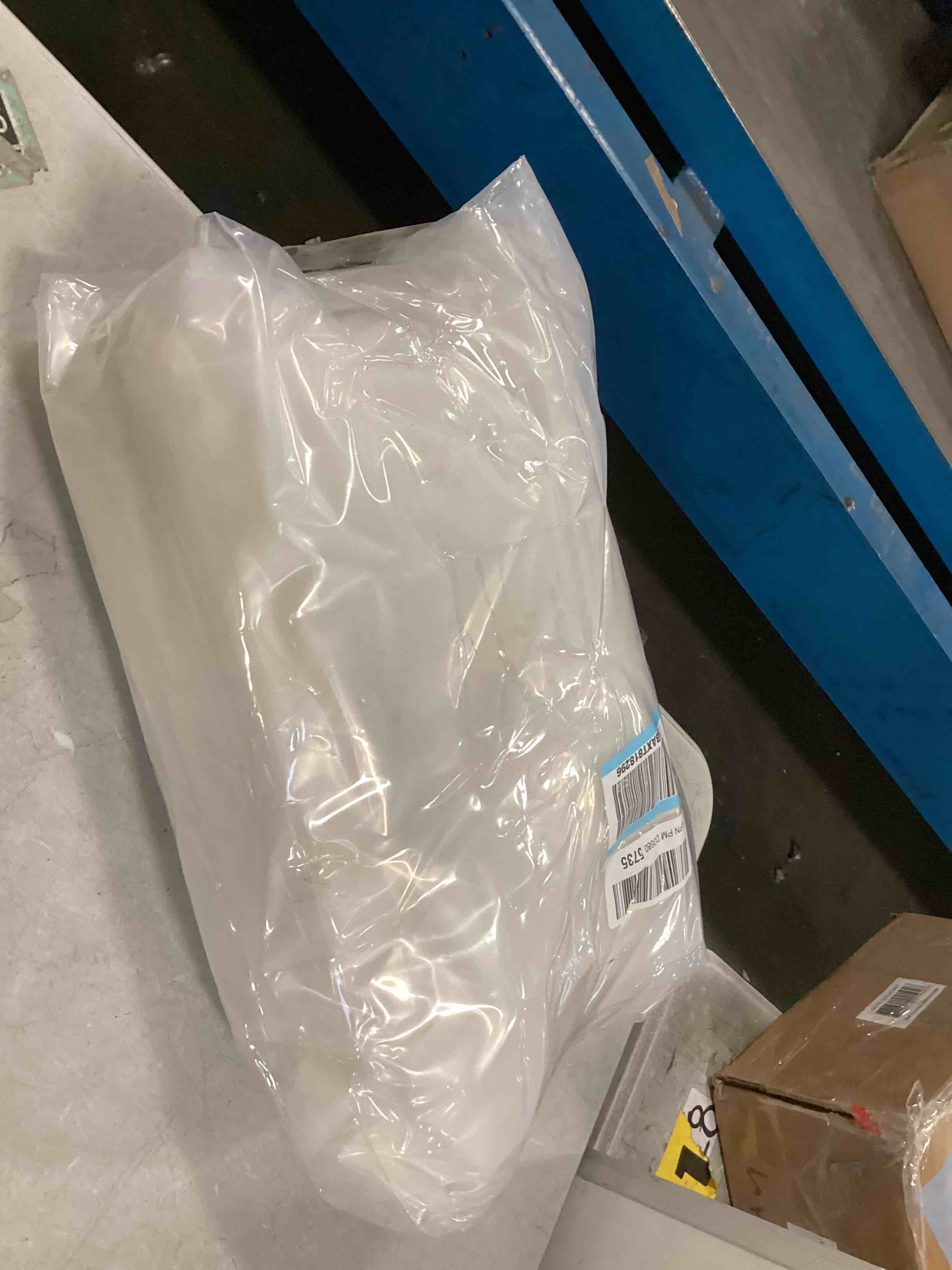 https://s3.amazonaws.com/lotting-images-prod/bidfta/PPE1936515_1743771899168.jpeg