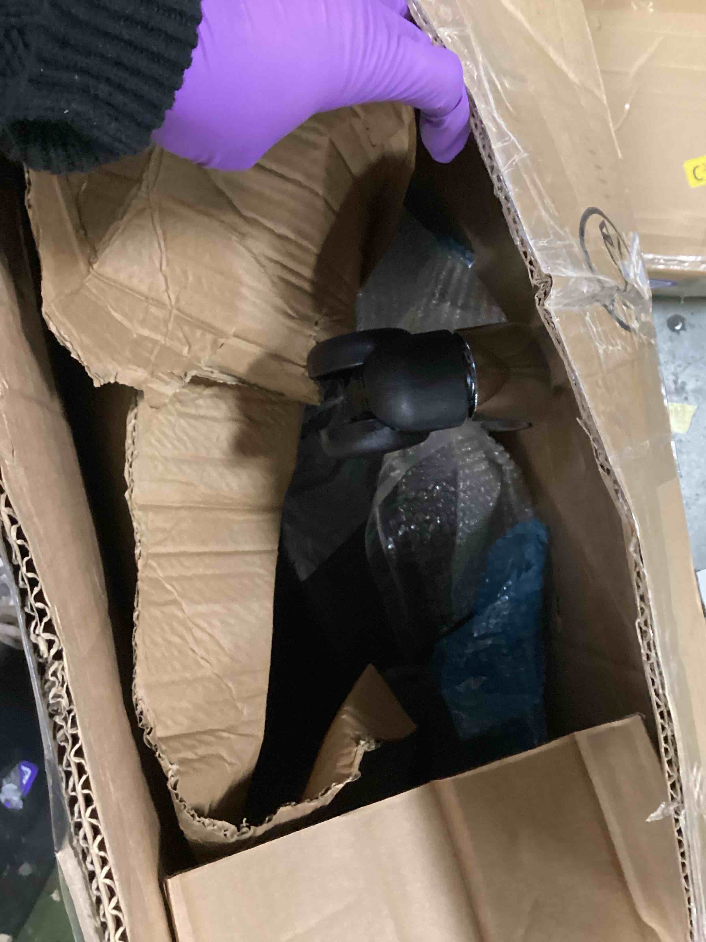 https://s3.amazonaws.com/lotting-images-prod/bidfta/PPE1936599_1743783603203.jpeg