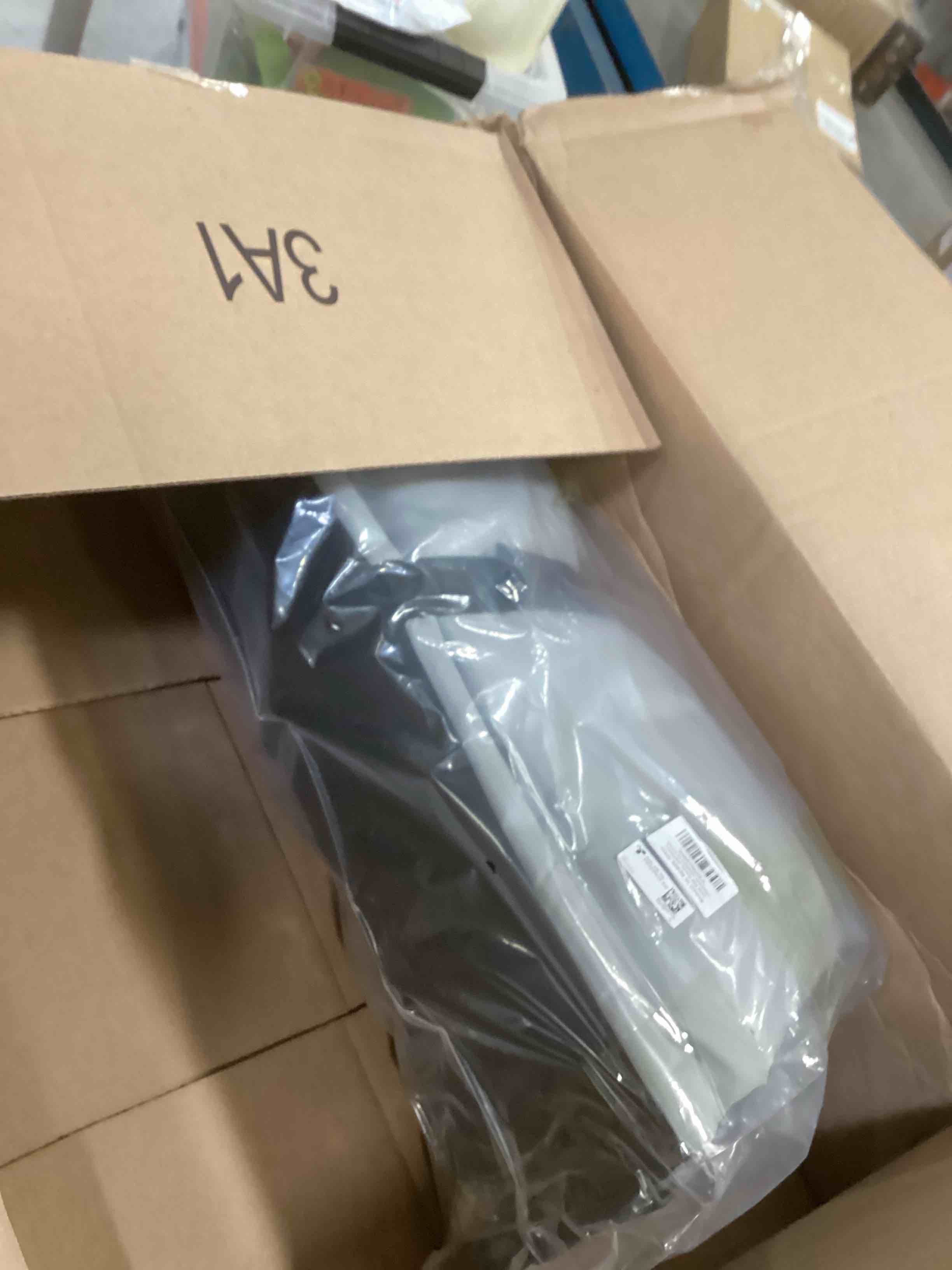https://s3.amazonaws.com/lotting-images-prod/bidfta/PPE1937043_1744204742101.jpeg