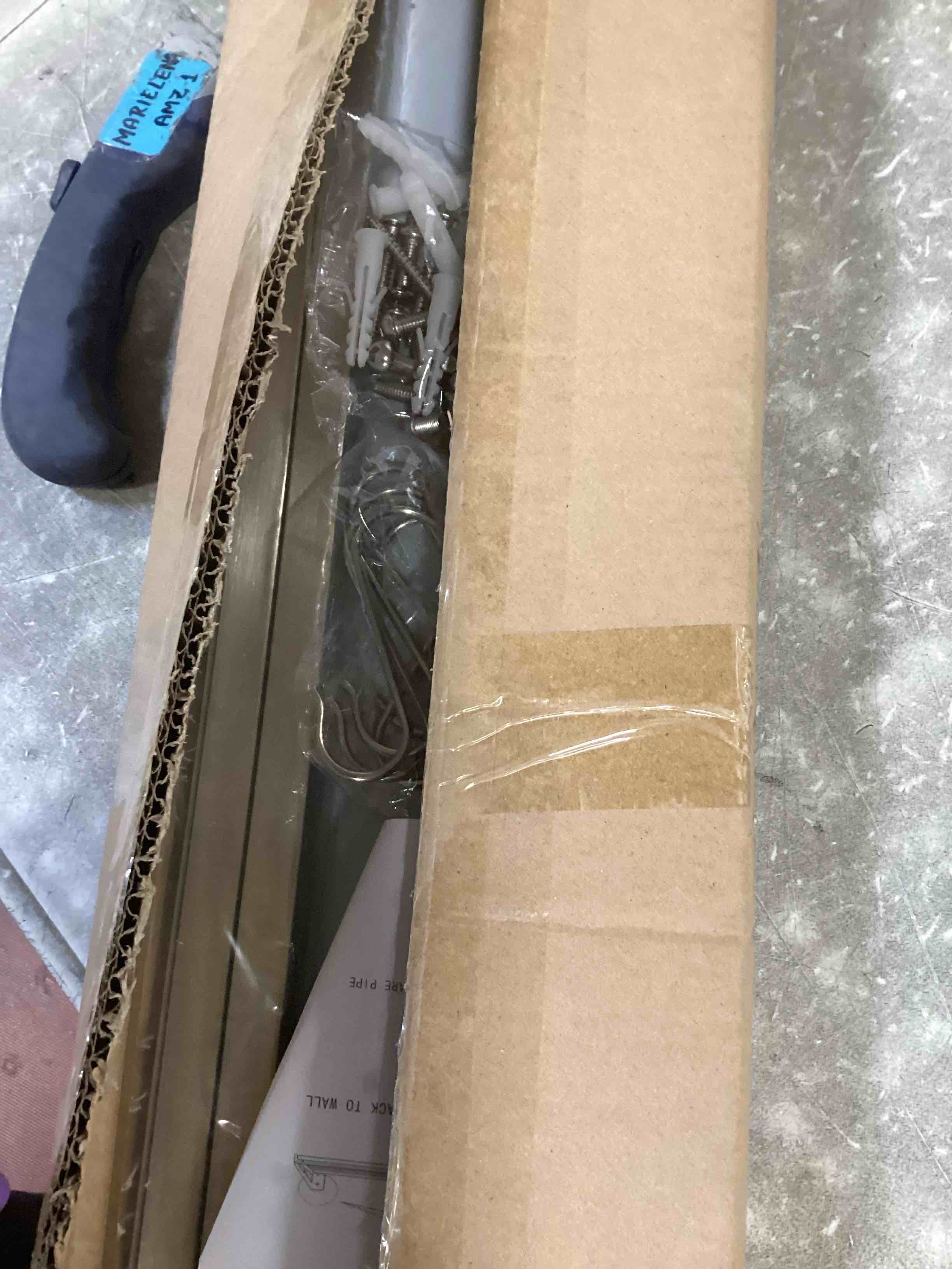 https://s3.amazonaws.com/lotting-images-prod/bidfta/PPE1937048_1744205392815.jpeg