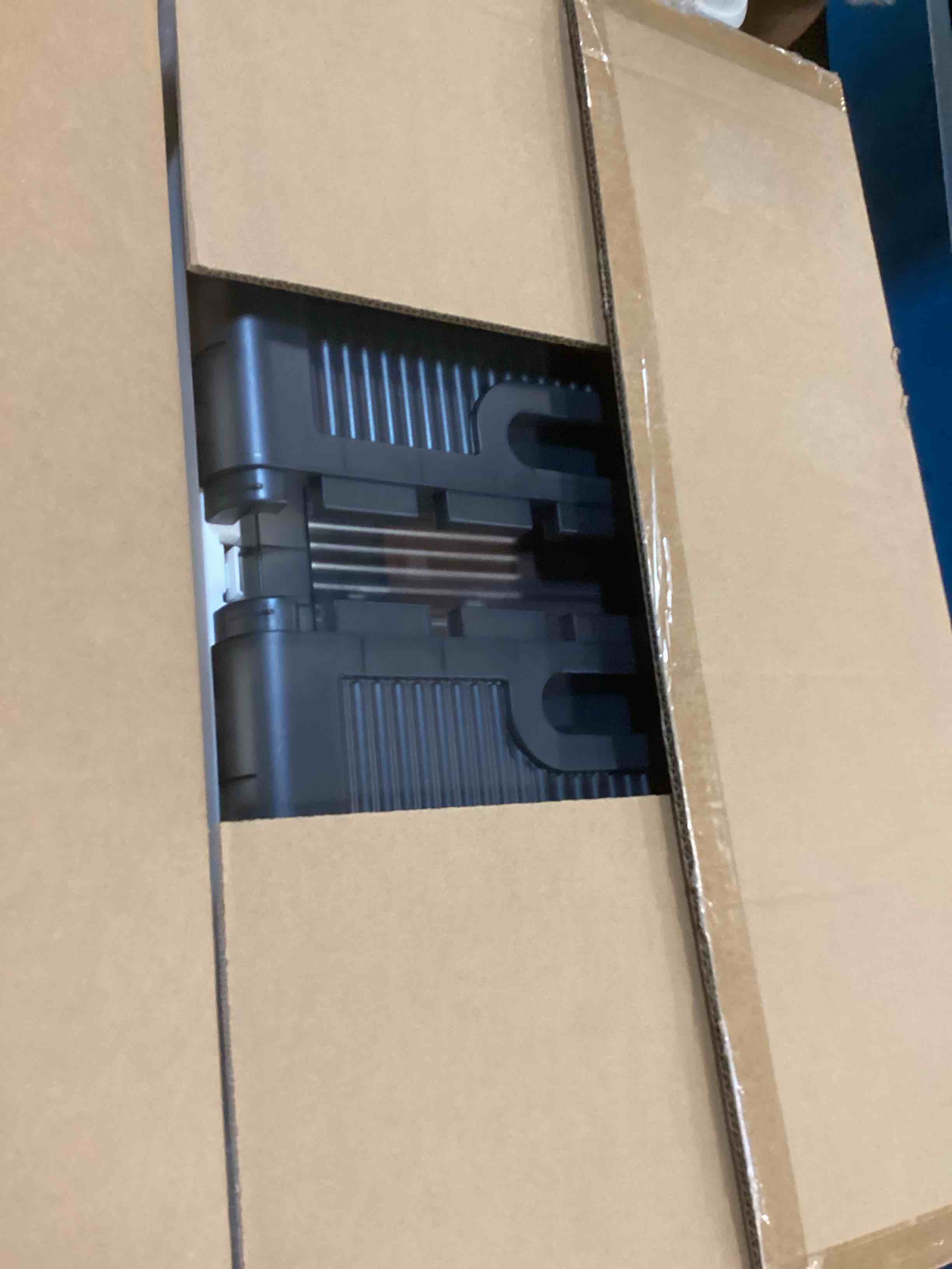 https://s3.amazonaws.com/lotting-images-prod/bidfta/PPE1937272_1744289702111.jpeg