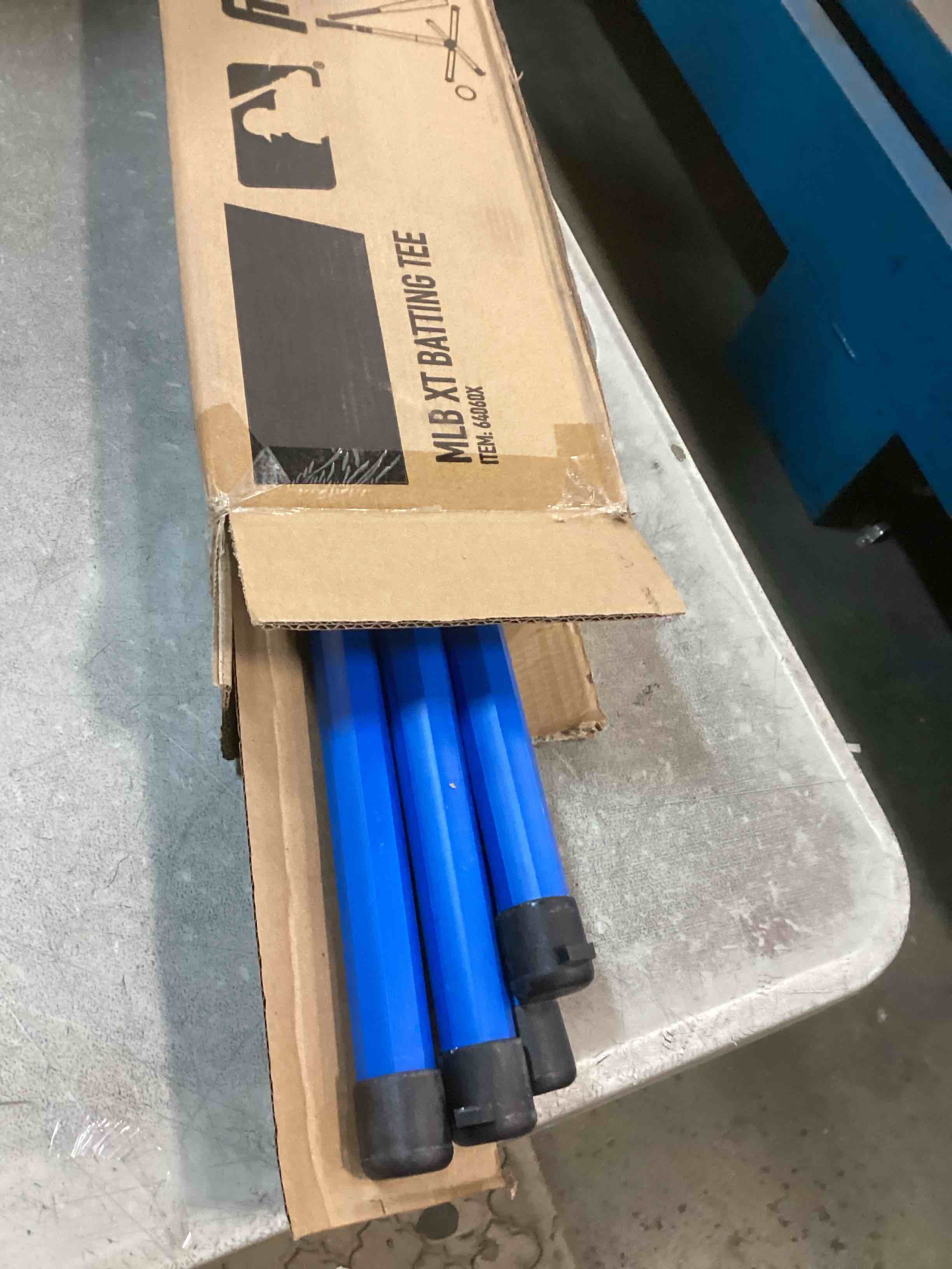 https://s3.amazonaws.com/lotting-images-prod/bidfta/PPE1937285_1744289142645.jpeg