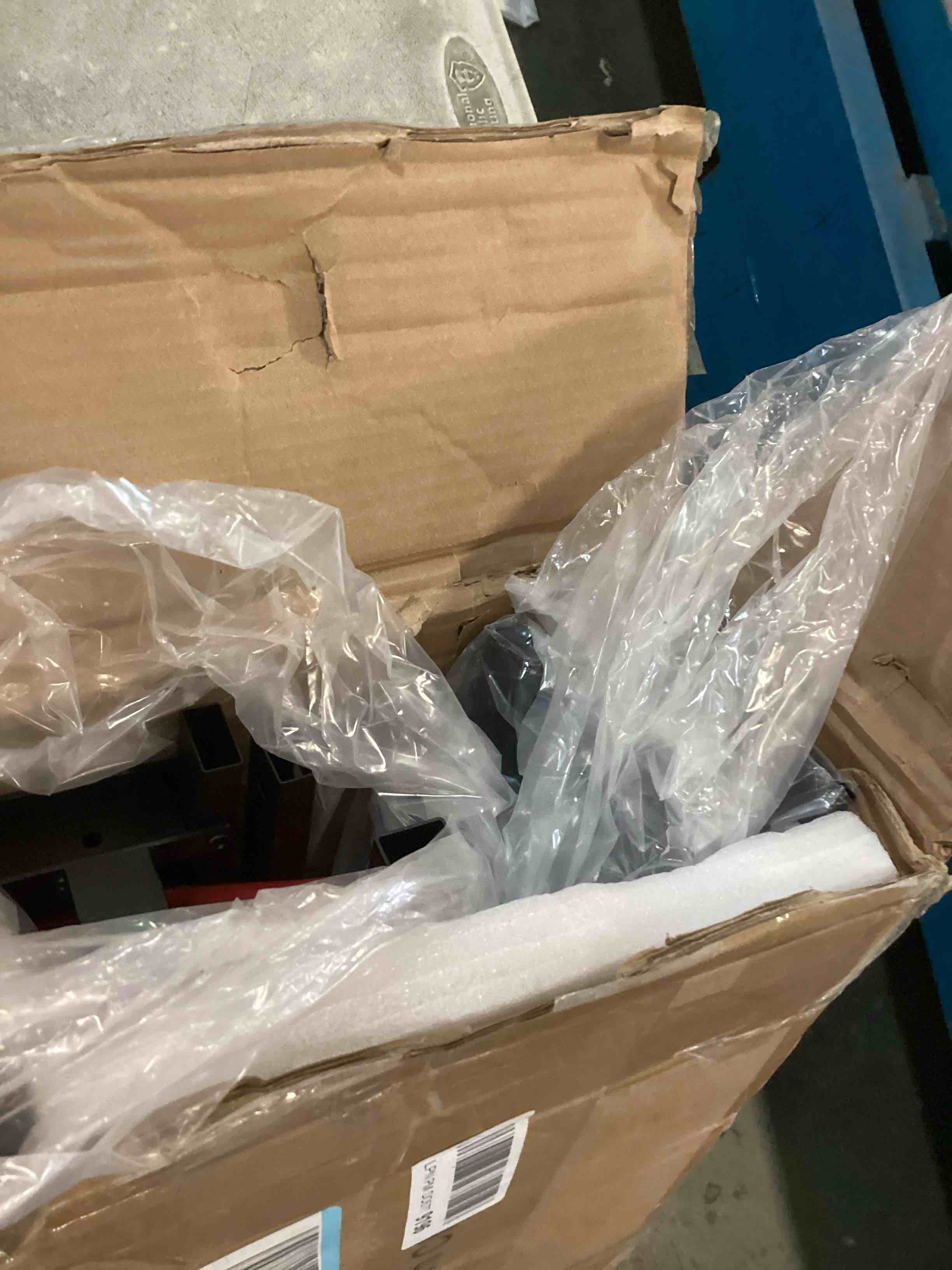 https://s3.amazonaws.com/lotting-images-prod/bidfta/PPE1937692_1744643945716.jpeg