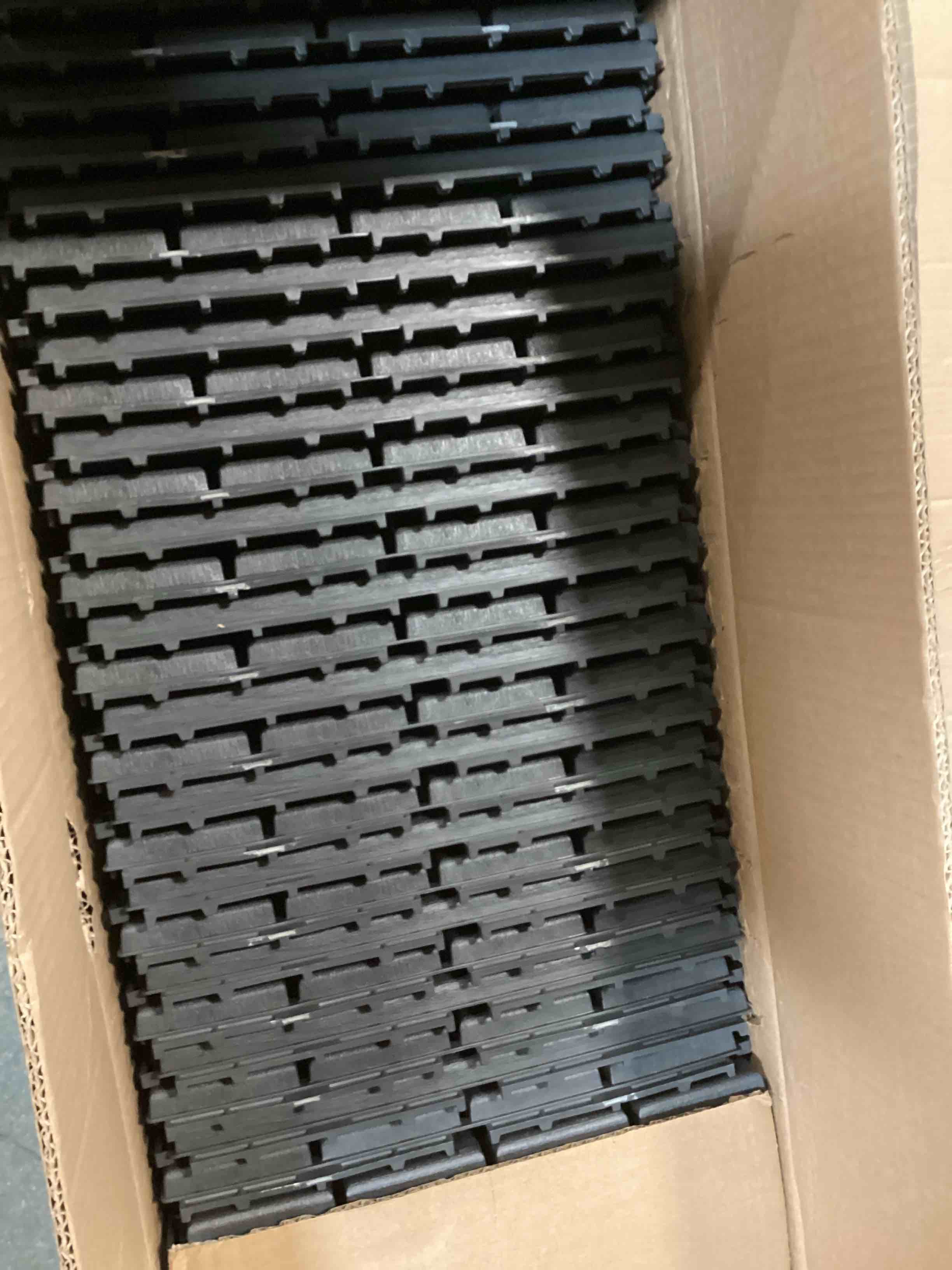 https://s3.amazonaws.com/lotting-images-prod/bidfta/PPE1937847_1744740588212.jpeg