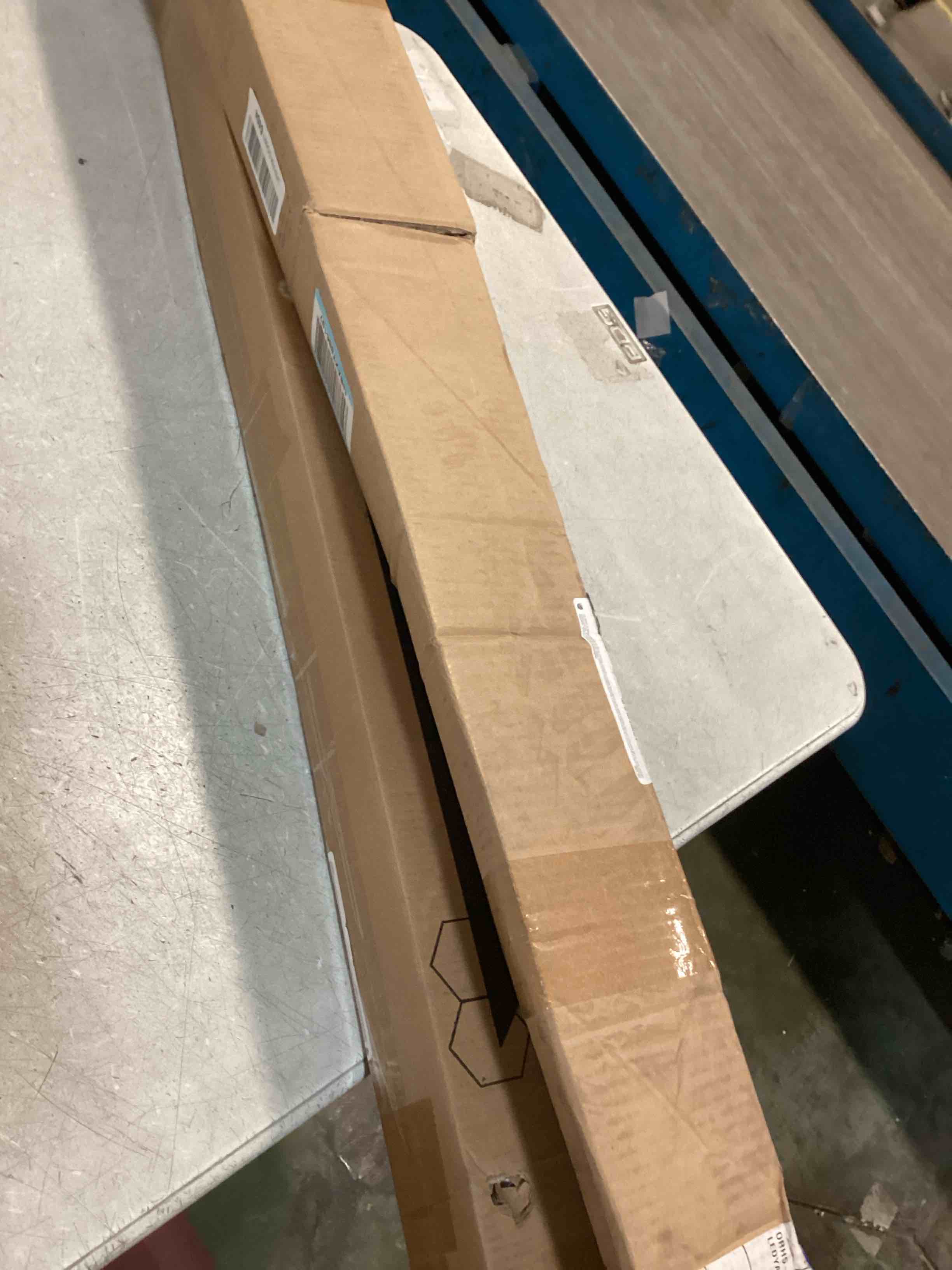 https://s3.amazonaws.com/lotting-images-prod/bidfta/PPE1938217_1744892306248.jpeg