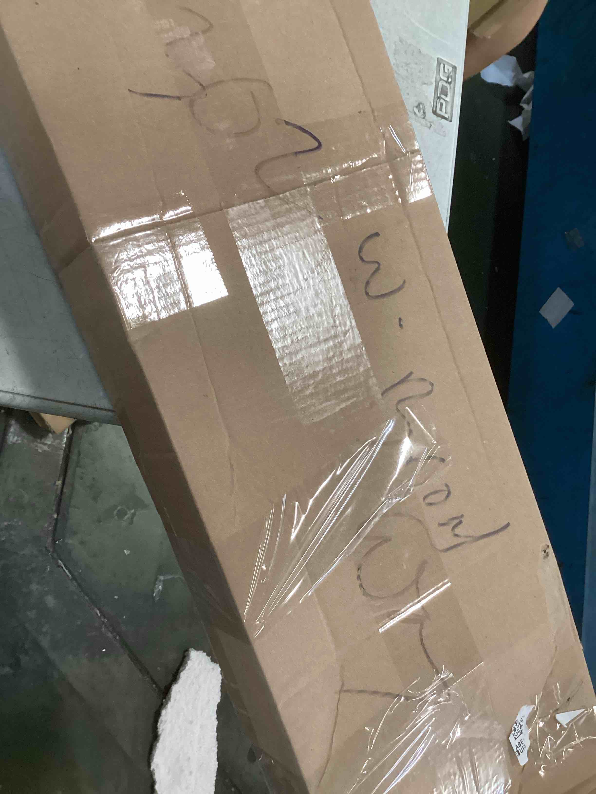 https://s3.amazonaws.com/lotting-images-prod/bidfta/PPE1938315_1744903694778.jpeg
