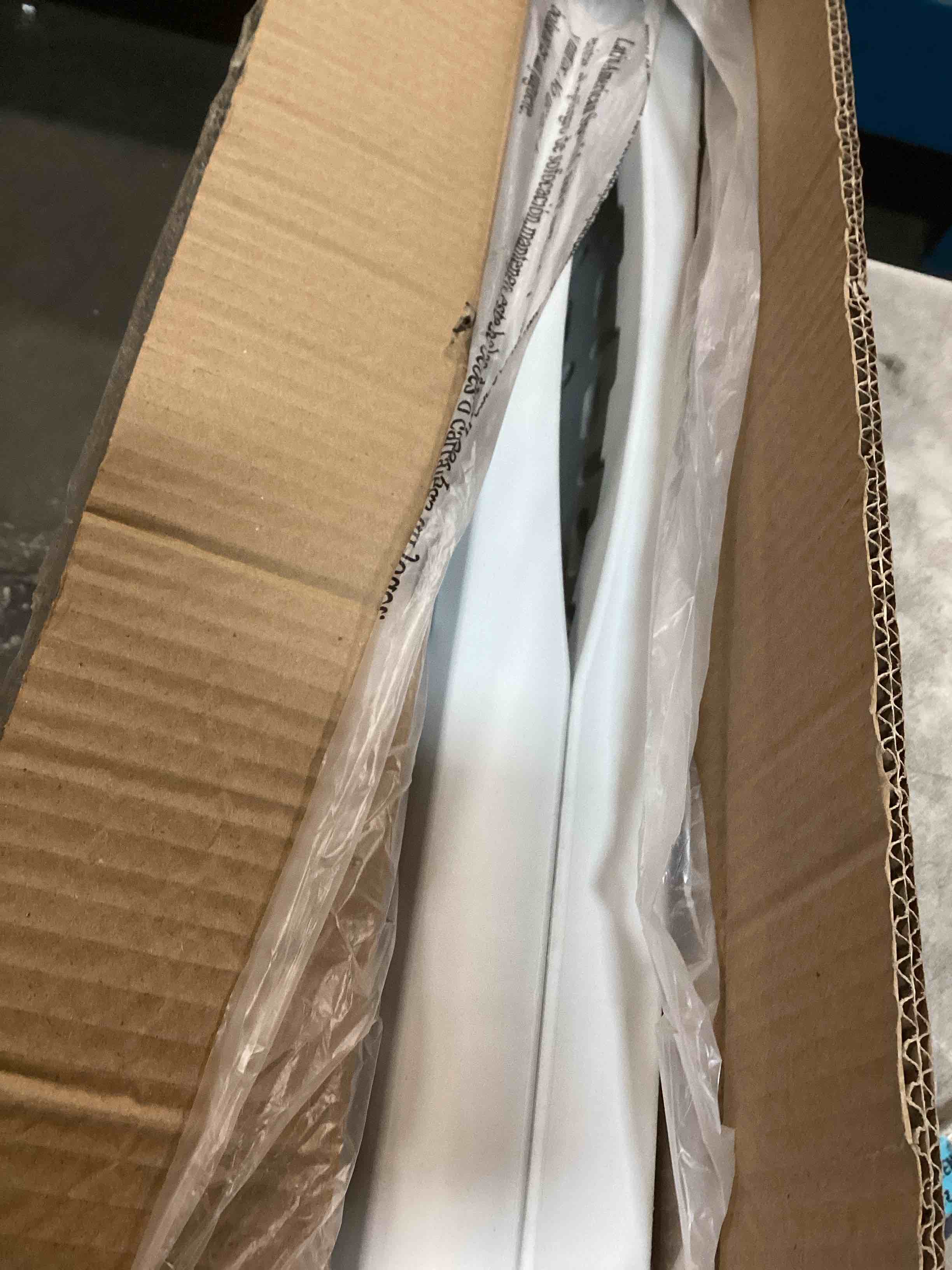 https://s3.amazonaws.com/lotting-images-prod/bidfta/PPE1938446_1744979261350.jpeg