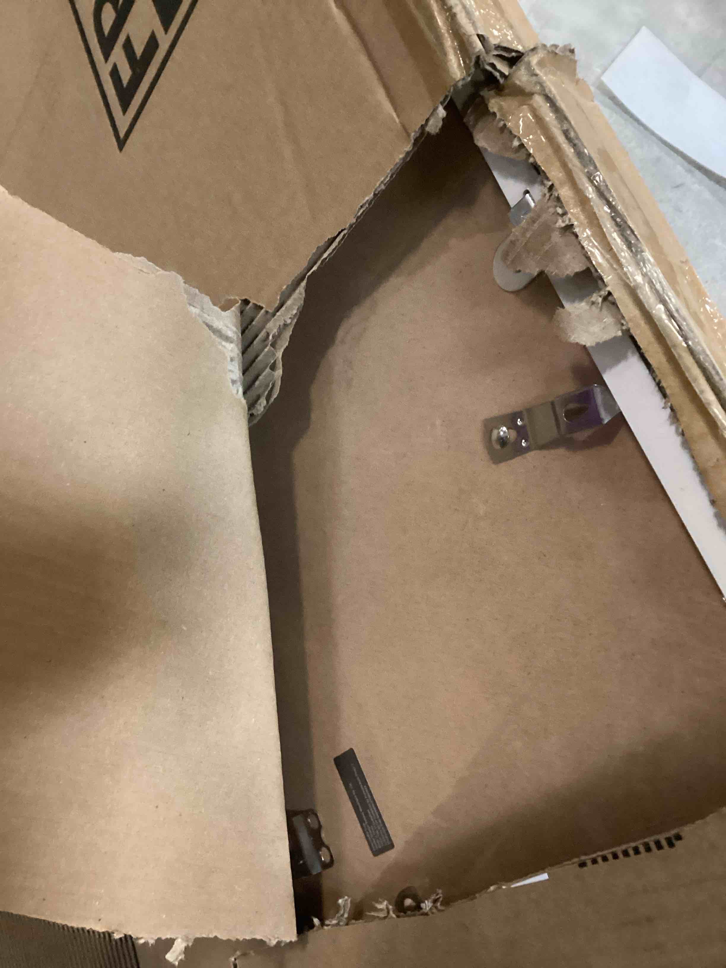 https://s3.amazonaws.com/lotting-images-prod/bidfta/PPE1938447_1744979346182.jpeg