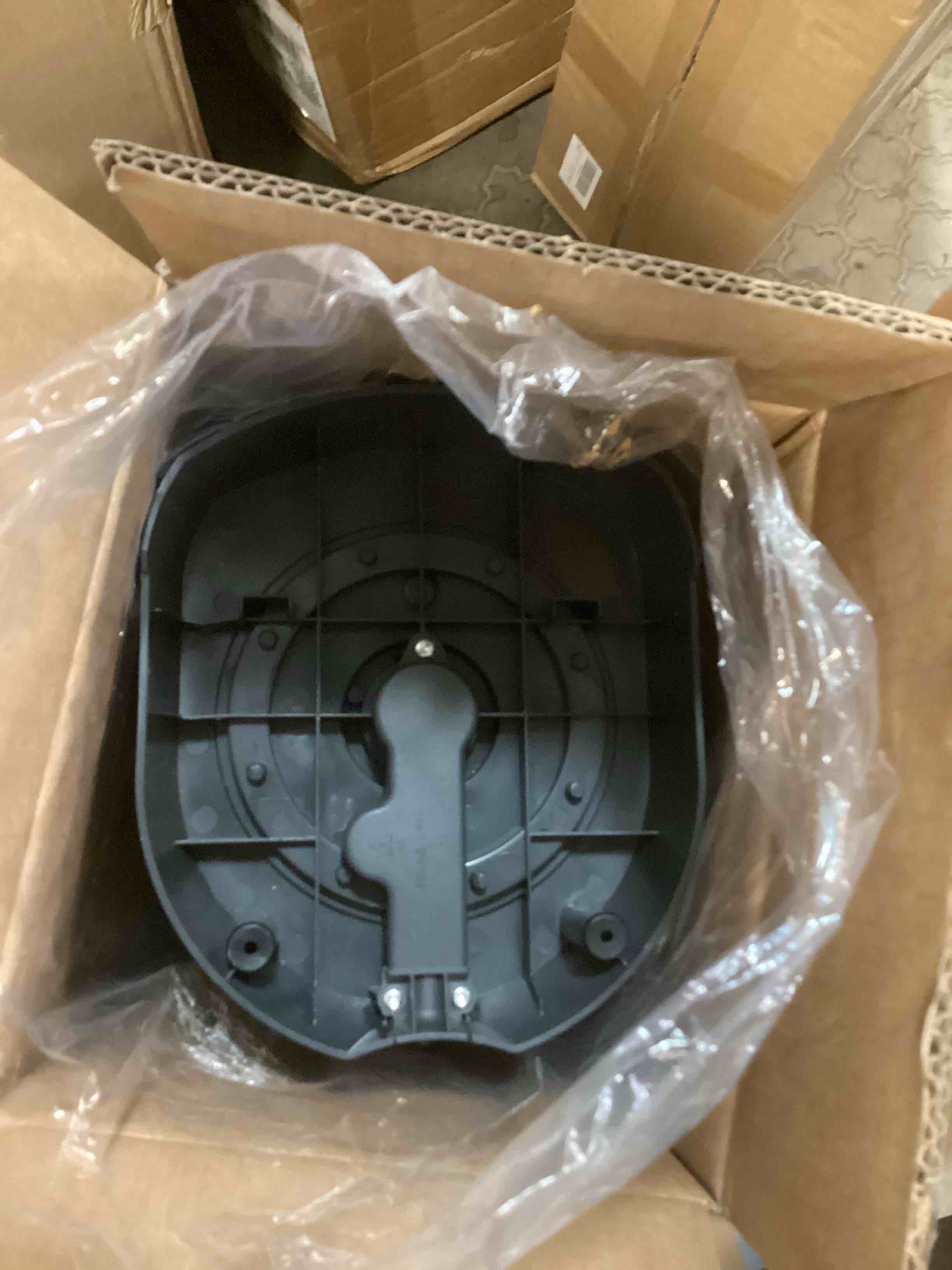 https://s3.amazonaws.com/lotting-images-prod/bidfta/PPE1938658_1745333834988.jpeg