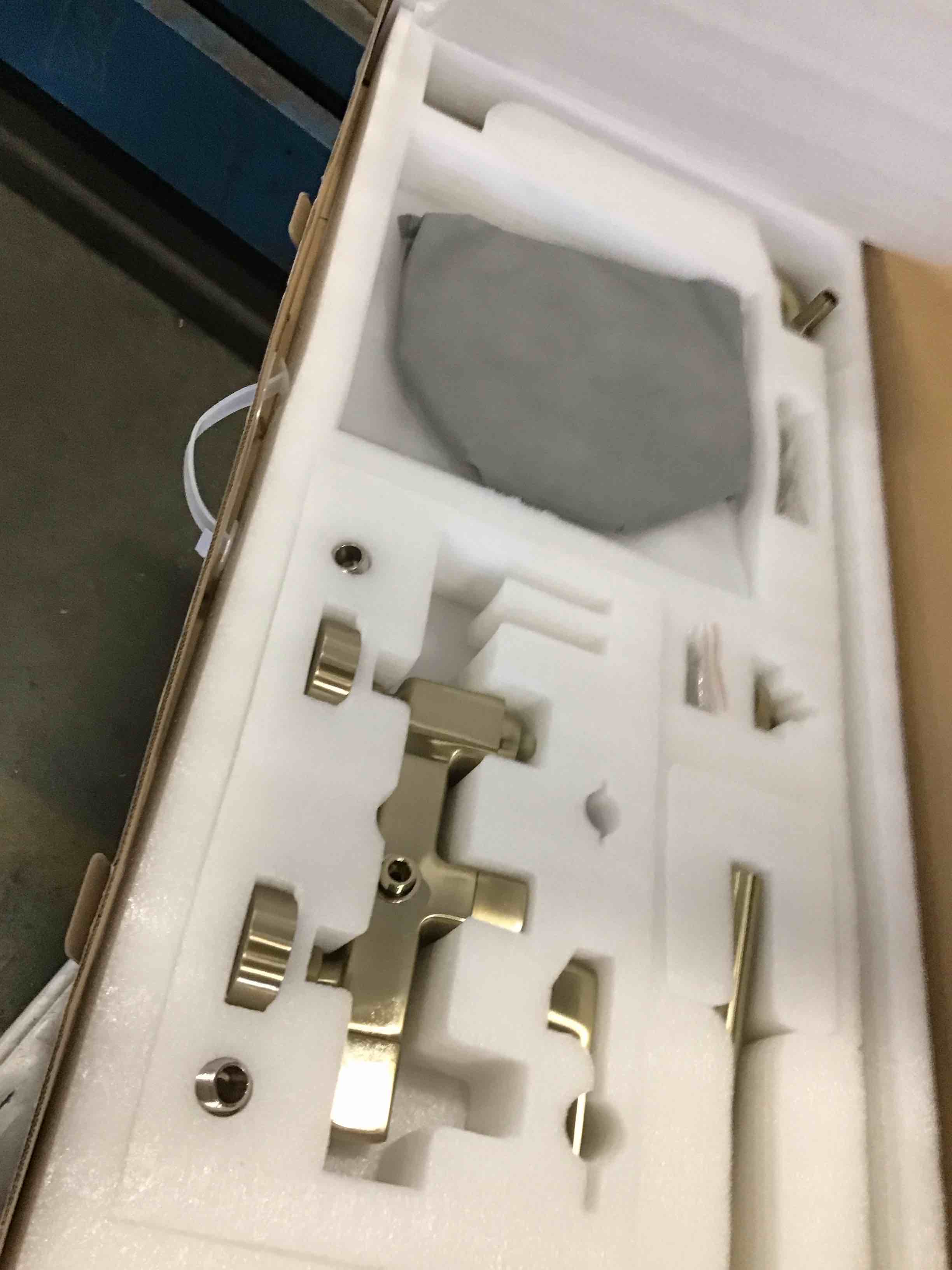 https://s3.amazonaws.com/lotting-images-prod/bidfta/PPE1940381_1744036201555.jpeg