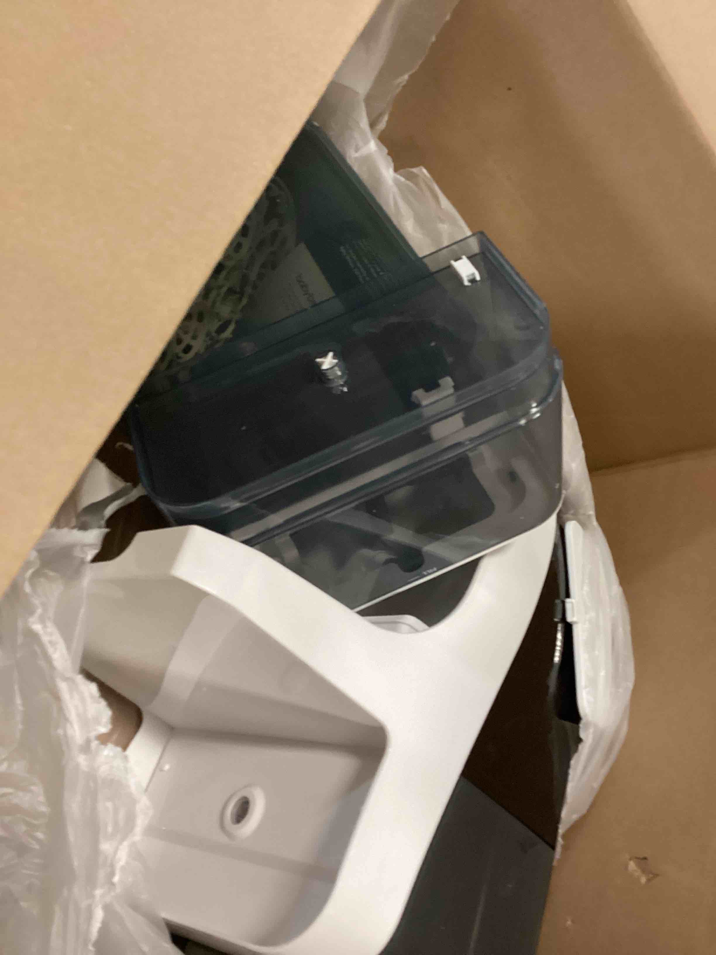 https://s3.amazonaws.com/lotting-images-prod/bidfta/PPE1941310_1744220973244.jpeg
