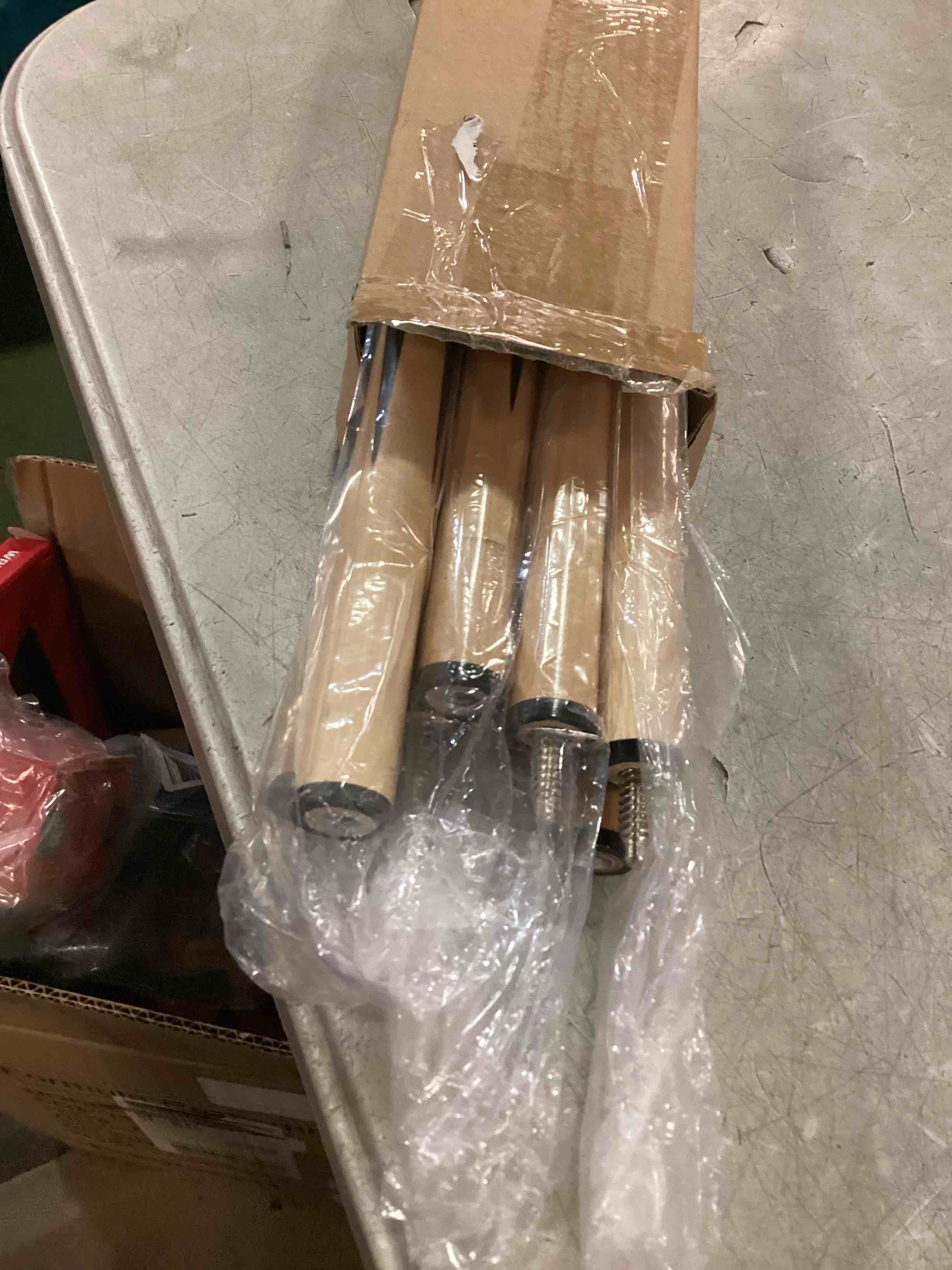 https://s3.amazonaws.com/lotting-images-prod/bidfta/PPE1943448_1744383778149.jpeg